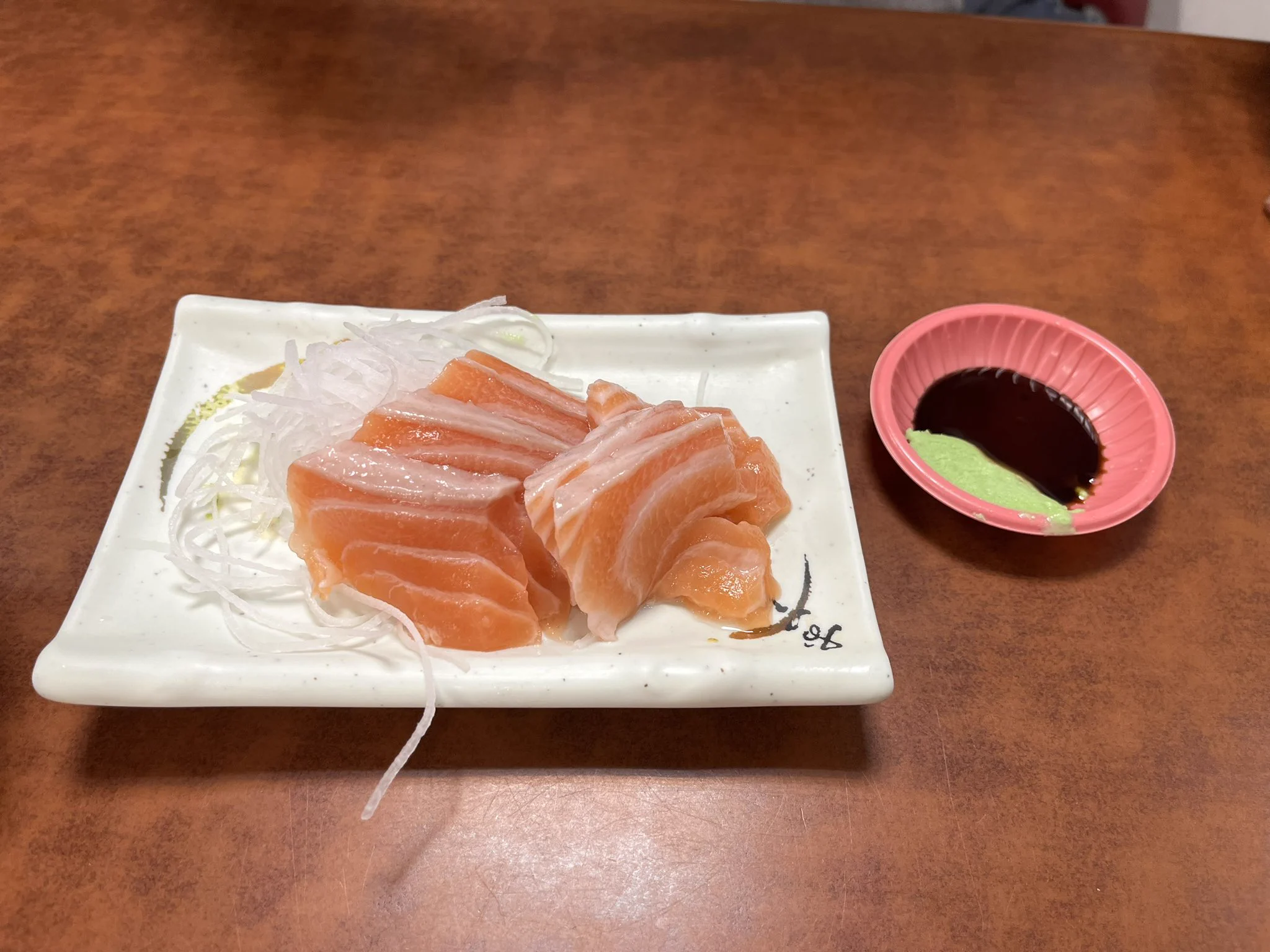 又來推薦一家非常非常好吃😋又難忘的嘉義美食餐廳，叫體育館壽司🍣這家讓我十分驚訝只能說無法忘懷有空一定要再去吃，最推薦的是炸魚卵沙拉他非常好吃炸完再淋美奶汁一個字讚，接下來龍蝦沙拉跟蝦卵握壽司可真是上面的主角爆量多一個字爽，再來鮭魚生魚片真的油脂非常豐富好吃到爆，最後鍋燒意麵湯頭好 https://t.co/MFAe0HpAw2