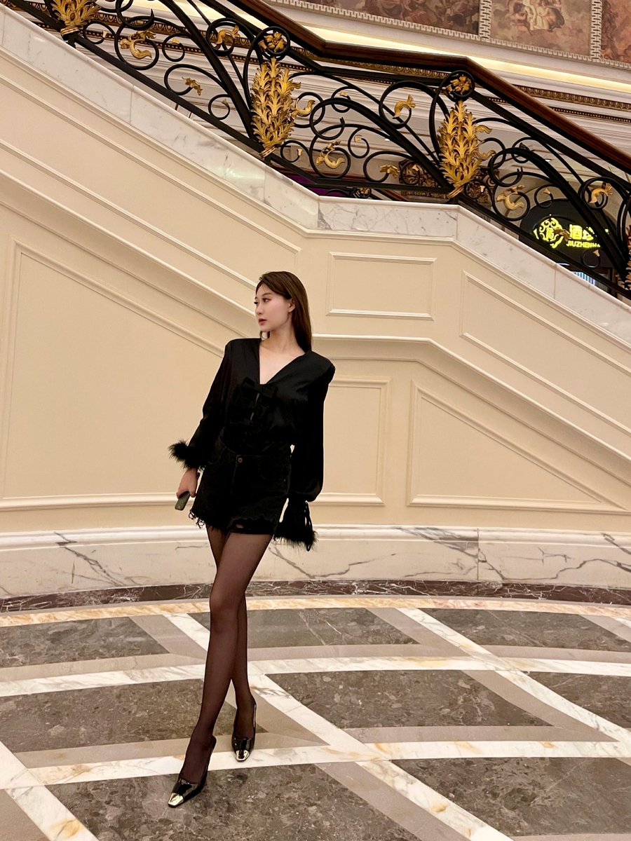 黑丝还是黑撕 是一道选择题 https://t.co/ONTjqyrXu5