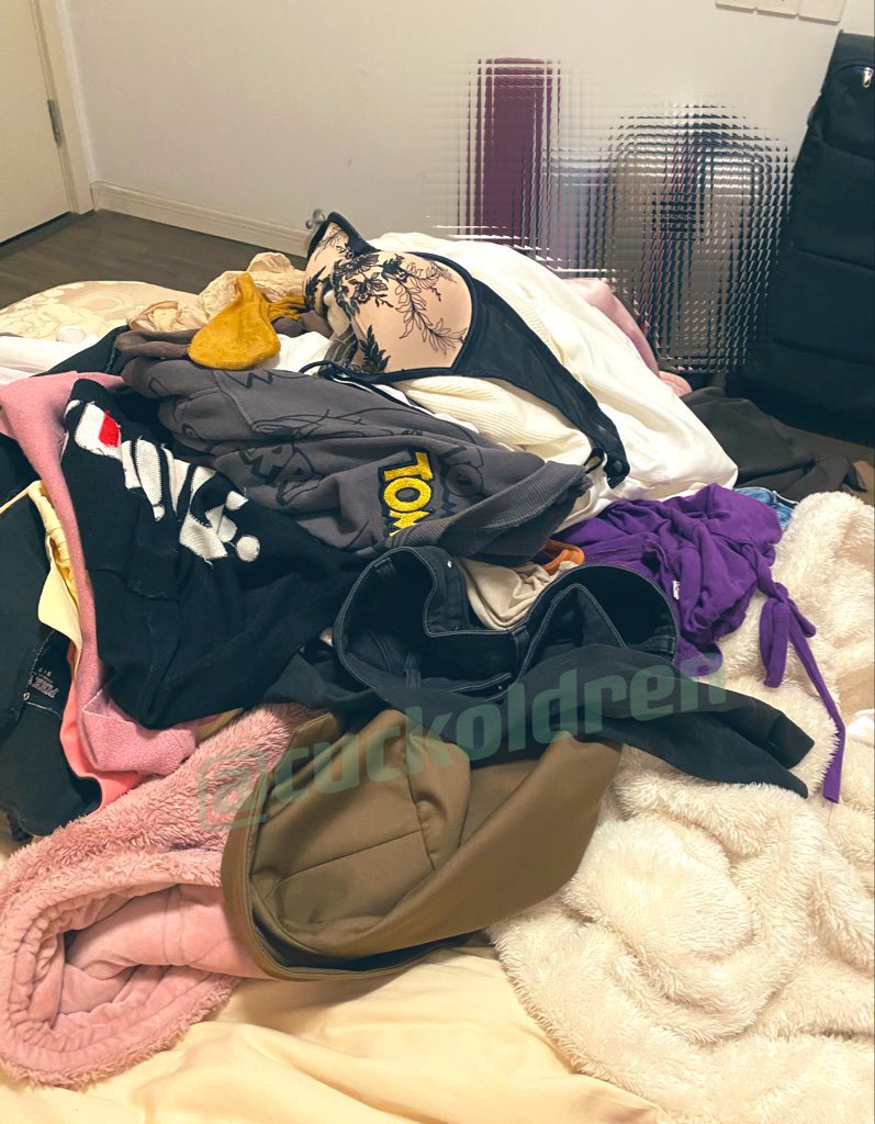 又兴奋又紧张，很享受虐心感，以前还有口罩推脱，现在找什么借口！两小人在脑子里打架。其实从今年开始，陪我玩了几次后特别是十一后明显感觉到她心态更洒脱了，基本上我想的她都付出满足我，从线上推友要内内、语音给我听、家里视频让我看，到线下约让我参与，她付出很多也许是应该我付出的时候了吧！ https://t.co/Rh7xu5R6gk