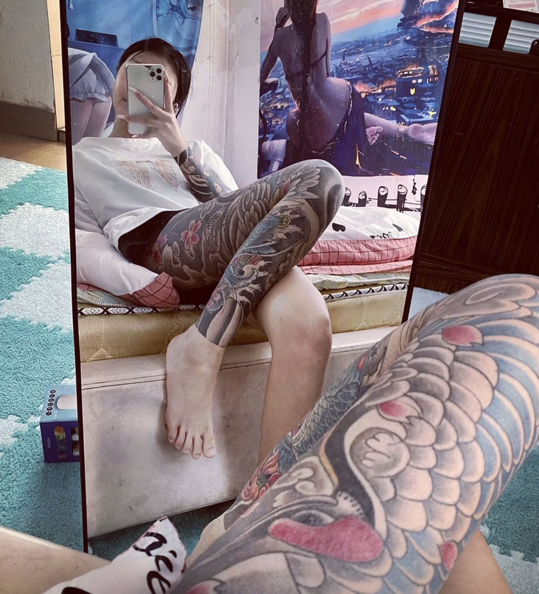 最近认妈成功的精神小妹，男友都是无业小混混，高贵亲妈们ktv陪酒赚钱倒贴。我感觉亲妈们好辛苦，回家路费都吐没了，结果最后脸都不让看了，就敷衍发点照片催我看脚快射。

#精神小妹 #女性崇拜 #ATM奴 #无脑上供 #自毁 #绿帽 #脚奴 #足控  #冤种 #贱狗 #辱骂 #盯射 #脚奴 #舔狗 #反差  #奴下奴 #羞辱 https://t.co/P1ljb6RoKU