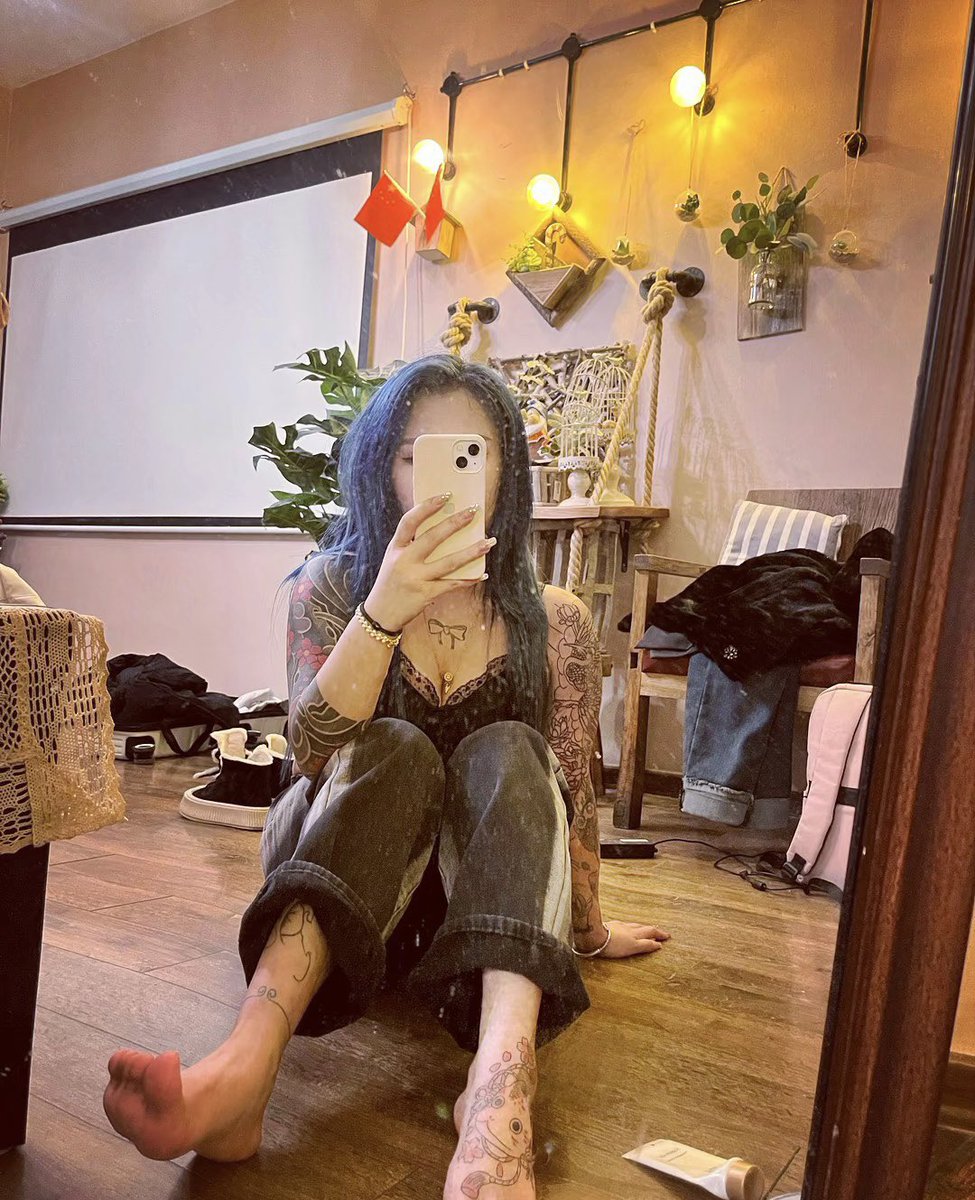 忍不住放大对着东北精神亲妈纹身和脚掌早泄了啊啊啊

#精神小妹 #女性崇拜 #ATM奴 #早泄 #无脑上供 #自毁 #绿帽 #脚奴 #足控 #素人开发 #原味 #冤种 #贱狗 #辱骂 #盯射 #脚奴 #舔狗 #反差 #榨精 #洗脑 #臭脚 #脏脚 https://t.co/cwxtWSsnAq
