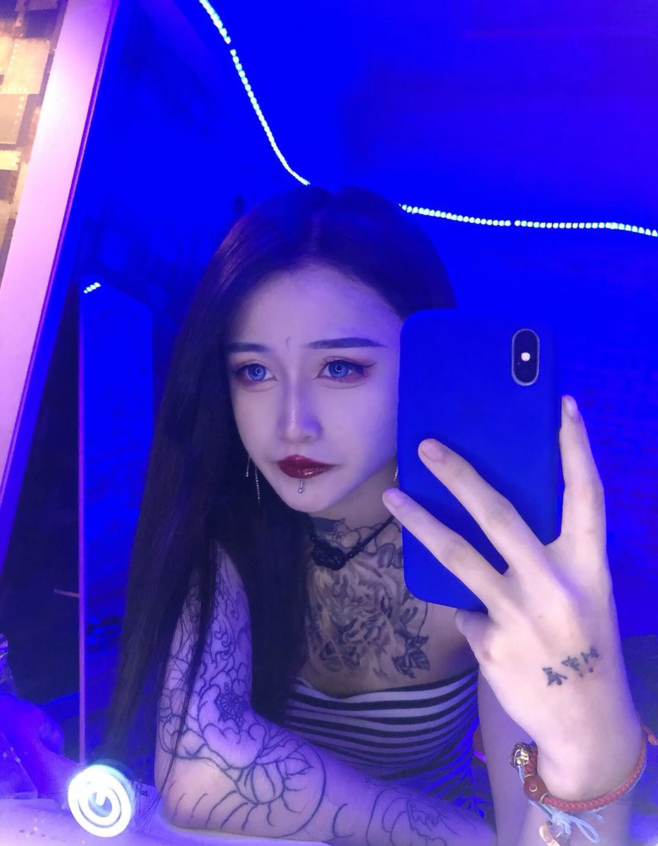 一看见这么高贵经典的精神亲妈脸就大脑空白了……腿上纹身和漏出来的脚直接让我又忍不住想自动认妈了啊啊

#精神小妹 #早泄 #atm奴 #女性崇拜 #无脑上供 #自毁 #绿帽 #脚奴 #足控 #素人开发 #原味 #冤种 #贱狗 #辱骂 #盯射 #脚奴 #舔狗 #反差 #榨精 #洗脑 #奴下奴 #白给 #太妹 https://t.co/taiY2lufrY