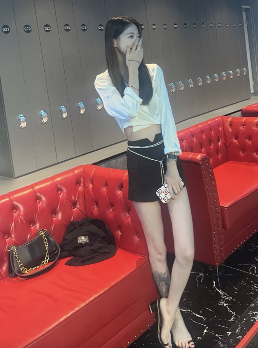 高贵精神小妹亲妈们看见傻逼盯着脚崇拜认妈的时候，就会漏出这样瞧不起傻逼的高贵笑容吧。

#精神小妹 #早泄 #atm奴 #女性崇拜 #无脑上供 #自毁 #绿帽 #脚奴 #足控 #素人开发 #冤种 #贱狗 #辱骂 #盯射 #脚奴 #舔狗 #反差 #榨精 #洗脑 #奴下奴 #白给 https://t.co/RQYN6sXTw1