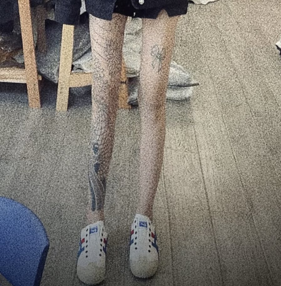 看着这双鞋的视频照片射在垃圾桶里好多次，吐过好多钱，幻想过无数次里面的酸臭高贵味道，结果才今天发现这是精神亲妈和男友的情侣鞋啊啊。

#精神小妹 #早泄 #atm奴 #女性崇拜 #无脑上供 #自毁 #绿帽 #脚奴 #足控 #冤种 #贱狗 #辱骂 #脚奴 #舔狗 #反差 #榨精 #洗脑 #奴下奴 #白给 #绿帽奴 #吐钱 #傻逼 https://t.co/bEQ7qO18Yy