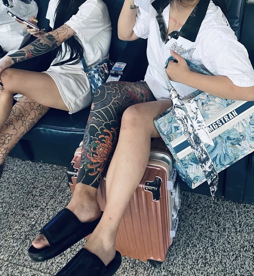 另一个老哥有幸被亲妈群榨了

#精神小妹 #早泄 #atm奴 #女性崇拜 #无脑上供 #自毁 #绿帽 #脚奴 #足控 #素人开发 #冤种 #贱狗 #辱骂 #盯射 #脚奴 #舔狗 #反差 #榨精 #洗脑 #奴下奴 #白给 https://t.co/menA9gOPOM