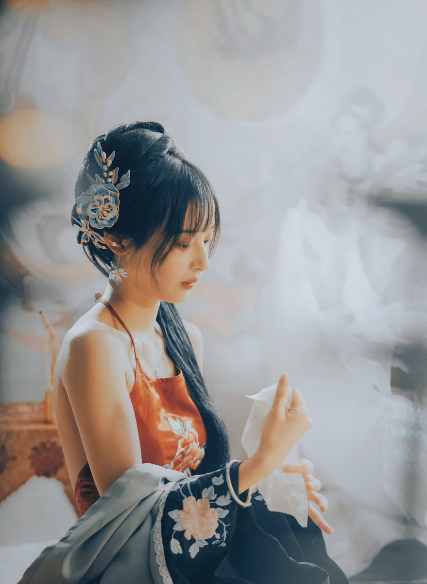 醉生梦死人面兽心
狼心狗肺虎视眈眈

摄影：不曾
出镜：@xizi1840 https://t.co/ed5ukoaINw