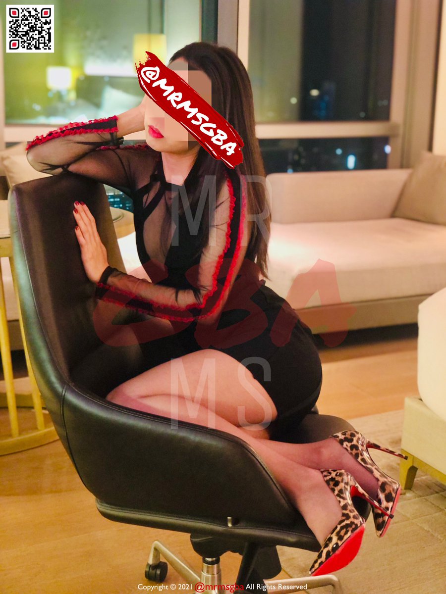 上身这套连衣裙后，嫂子边照镜子边自言自语道不画个bitch妆对不起这套衣服。问她愿不愿意去前台或者酒廊溜一圈，她回答那不是官宣要操这个骚逼嘛😍 https://t.co/xti2vwHRB6