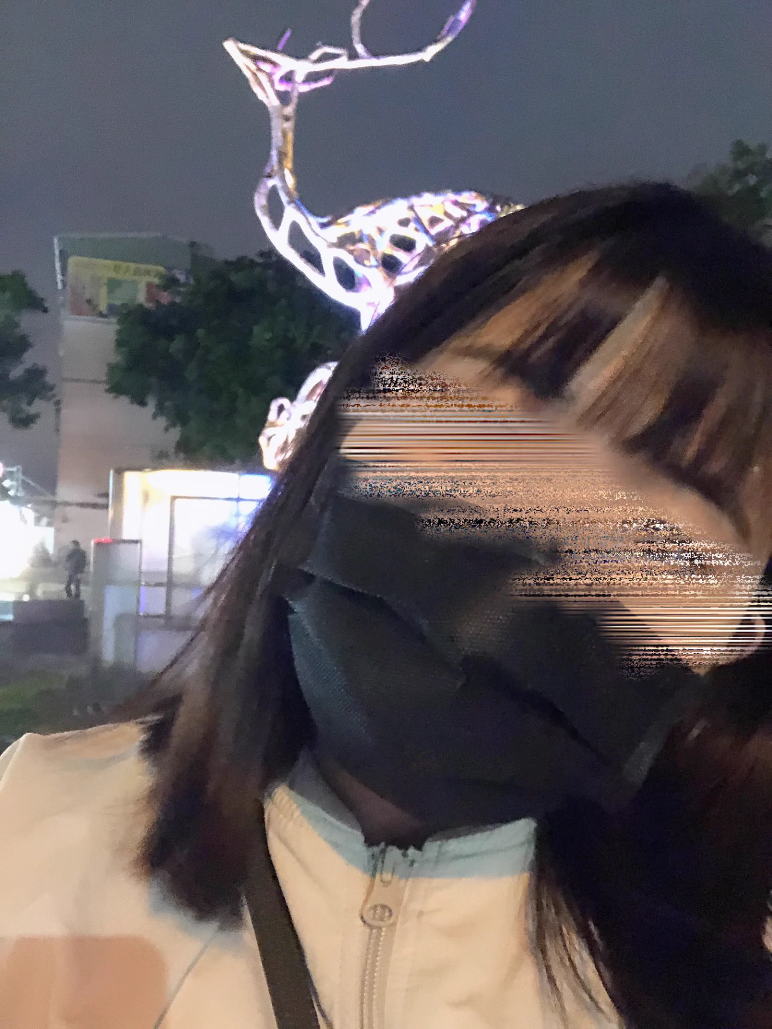 來到一個比我想像中冷的城市話說，有人也喜歡打羽球嗎？#路邊冷風中打卡😂 https://t.co/RxMk7AI8mI