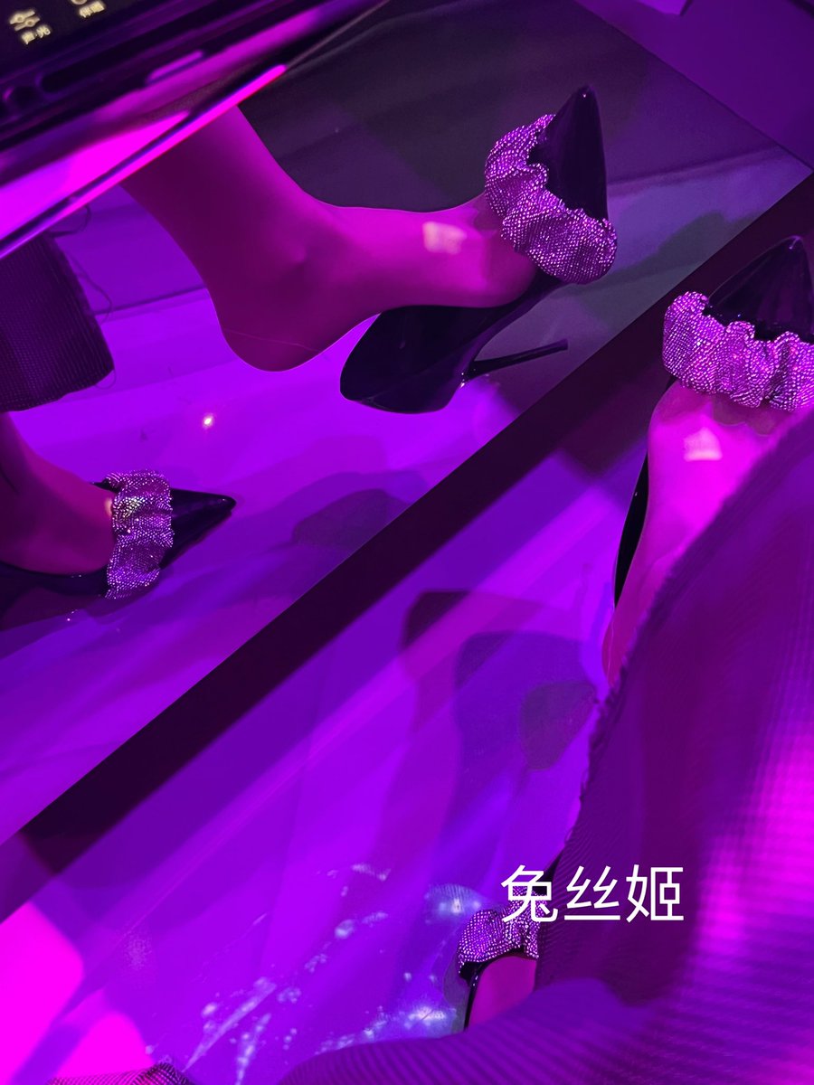 跨的过年，你是否跨的过，我的腿！ https://t.co/oreQlxvpxM