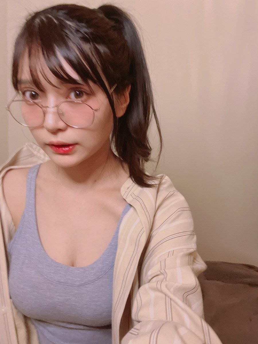 あけましておめでとうございます。
みなさん年始ゆっくり出来ますように。
お仕事の方は応援しています。
みなさんにとって良い1年になりますように！ https://t.co/FxJcbmlyuz