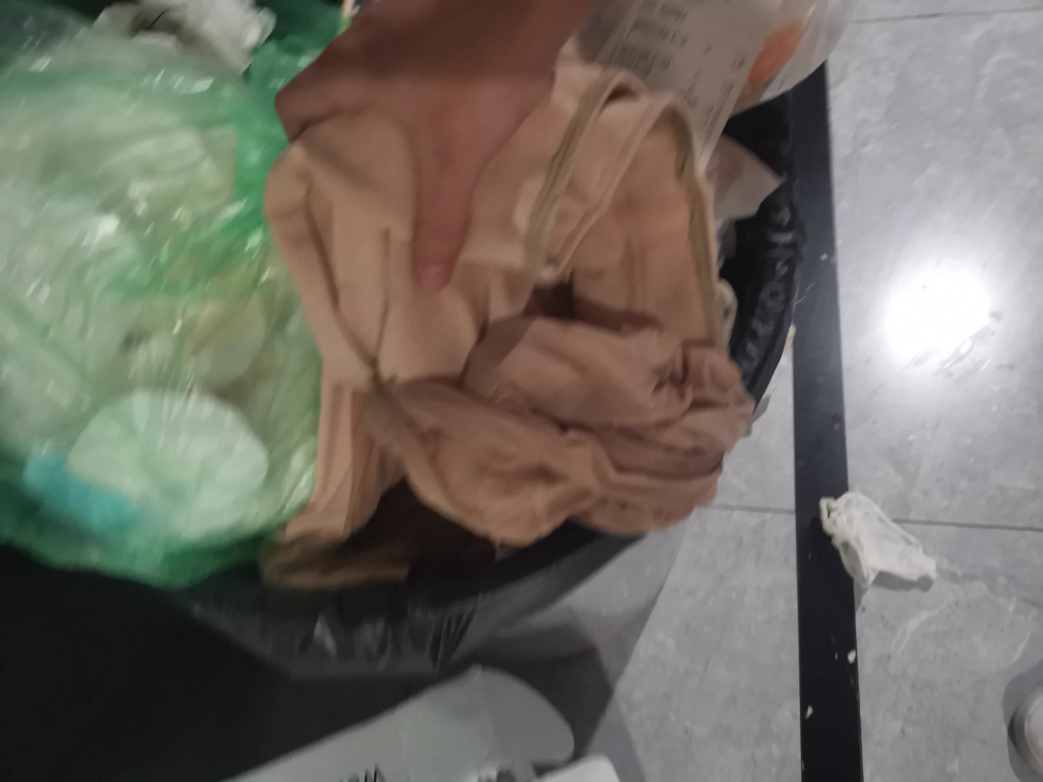 一双薄肉丝一双斑点白丝，有人要么？私信第一个给地址的送！顺丰到付！#扫楼 https://t.co/7uDlEywssu