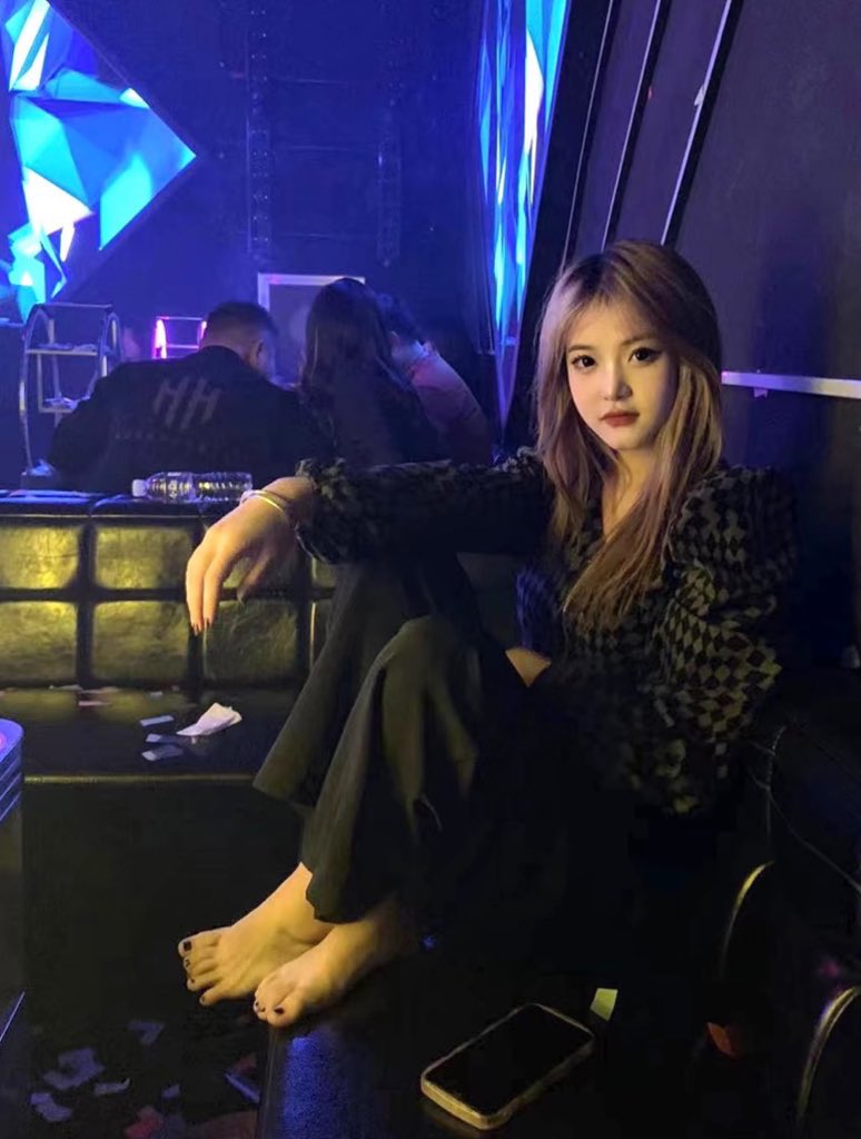 精神亲妈用脚钓傻逼吐钱，用脸钓男人免费操她。第一眼往脚上看的傻逼就别抵抗了，赶紧评论区认妈！

#精神小妹 #早泄 #atm奴 #女性崇拜 #无脑上供 #自毁 #绿帽 #脚奴 #足控 #冤种 #贱狗 #辱骂 #脚奴 #舔狗 #反差 #榨精 #洗脑 #奴下奴 #白给 #绿帽奴 #吐钱 https://t.co/N2ETEMfGn0