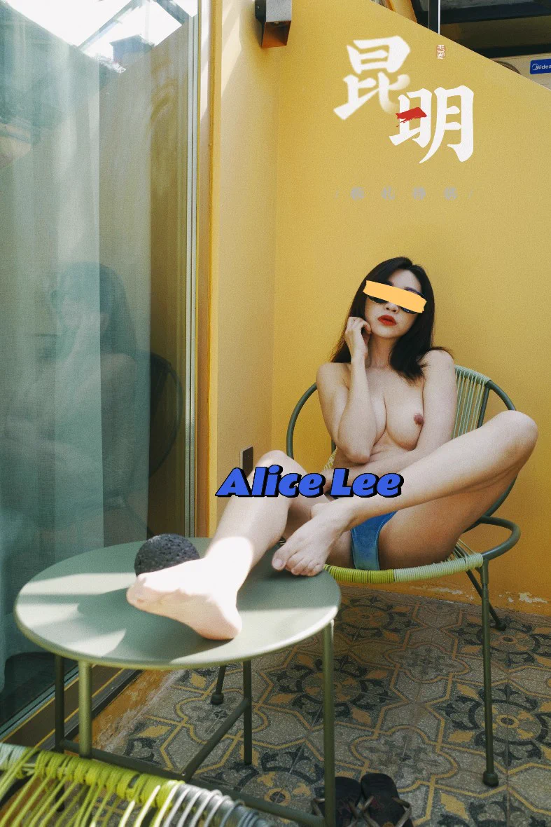 阳台上拍摄的第二弹，如果天气能再暖和一些就更好了。女友越来越会摆了，随着快门的声音就会自己调整姿势，她说都快不会拍不性感的照片了。 #反差 #反差婊 #调教 #露出 #昆明 https://t.co/yBpWLfIcEE