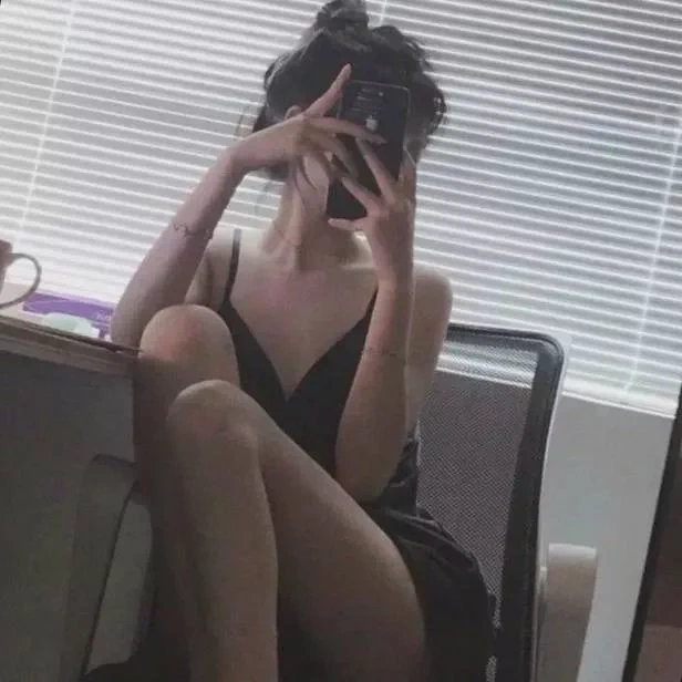 （没有礼貌的废物蝈蝻不配看）老照片了，挺喜欢的。分享一下，嘻嘻。（第二张和头像差不多） https://t.co/k8cbrAHPze