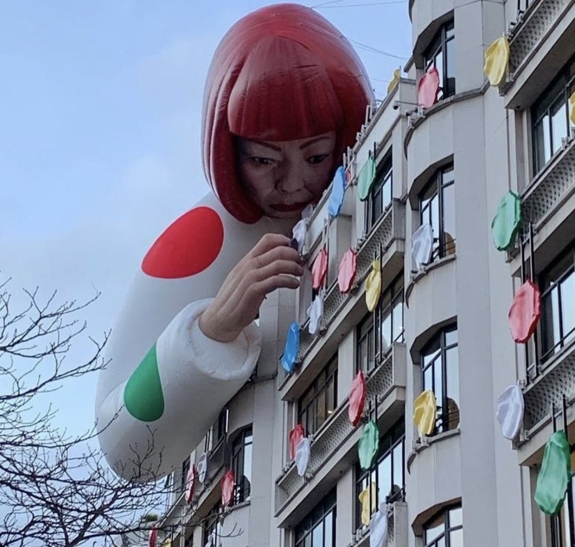 LV的裝置藝術我不懂 https://t.co/5TGYB0ljC3