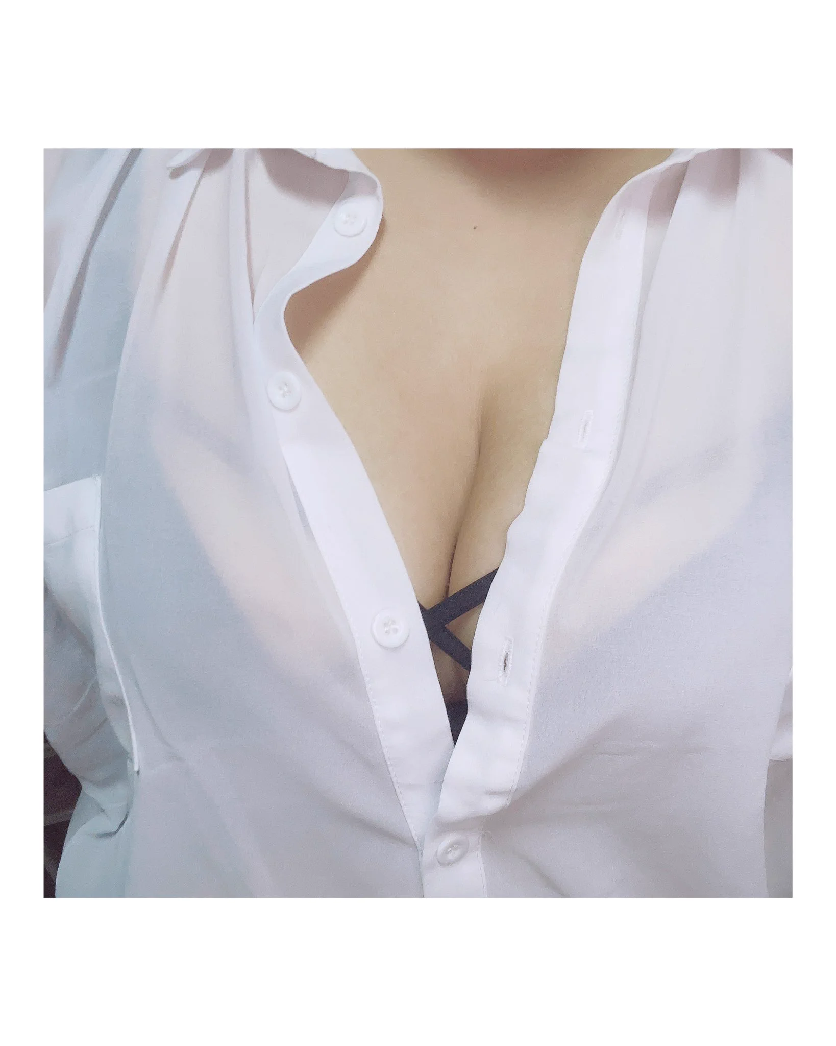 買了件太透ㄉ襯衫只能在床上穿ㄉ那種🥵 https://t.co/qN3Dwkoa7V