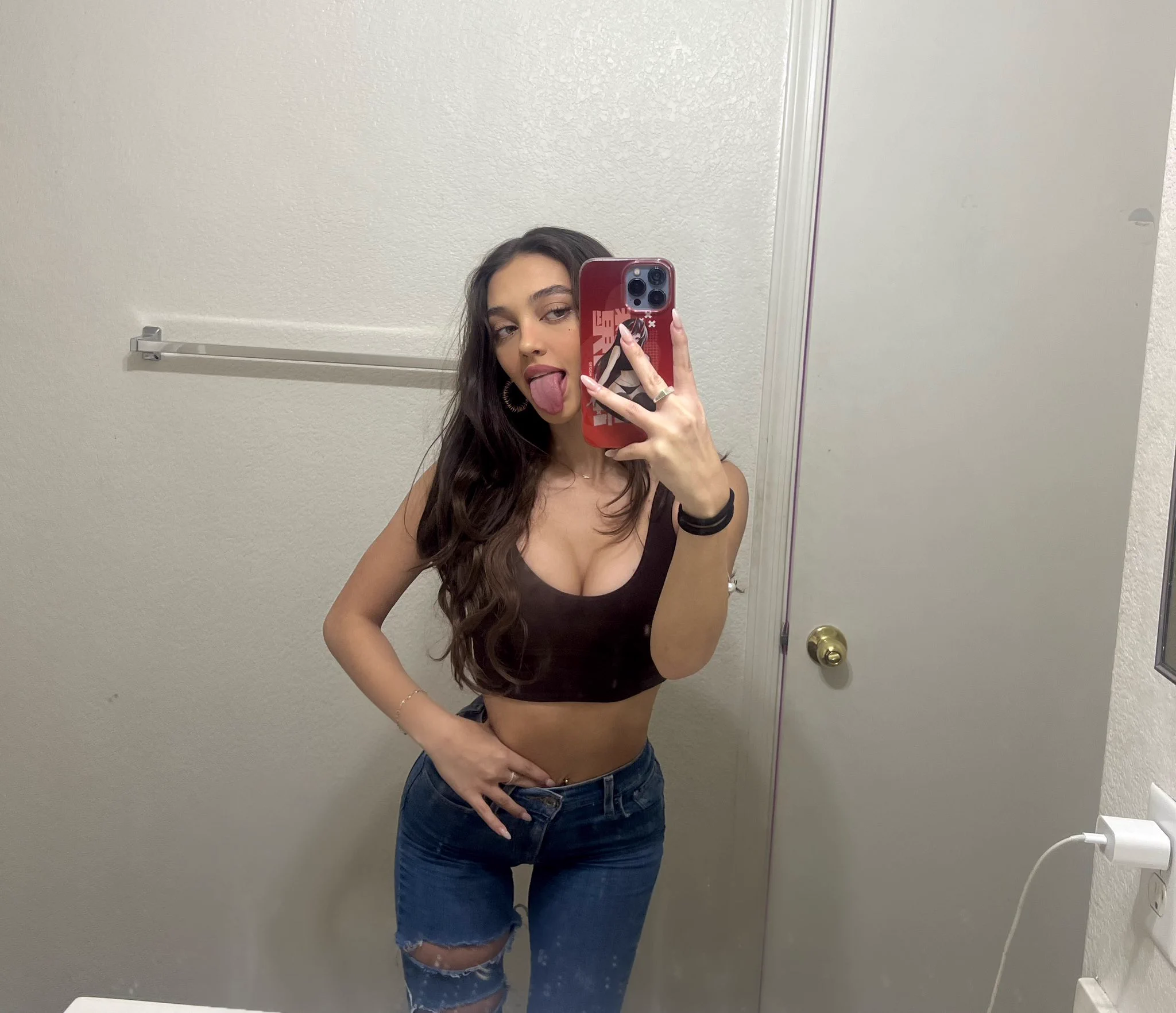 going live on my OF on Sunday 4 pm pst!! 🫶🏼 link in bio &lt;33 https://t.co/bFkyQQMMXQ