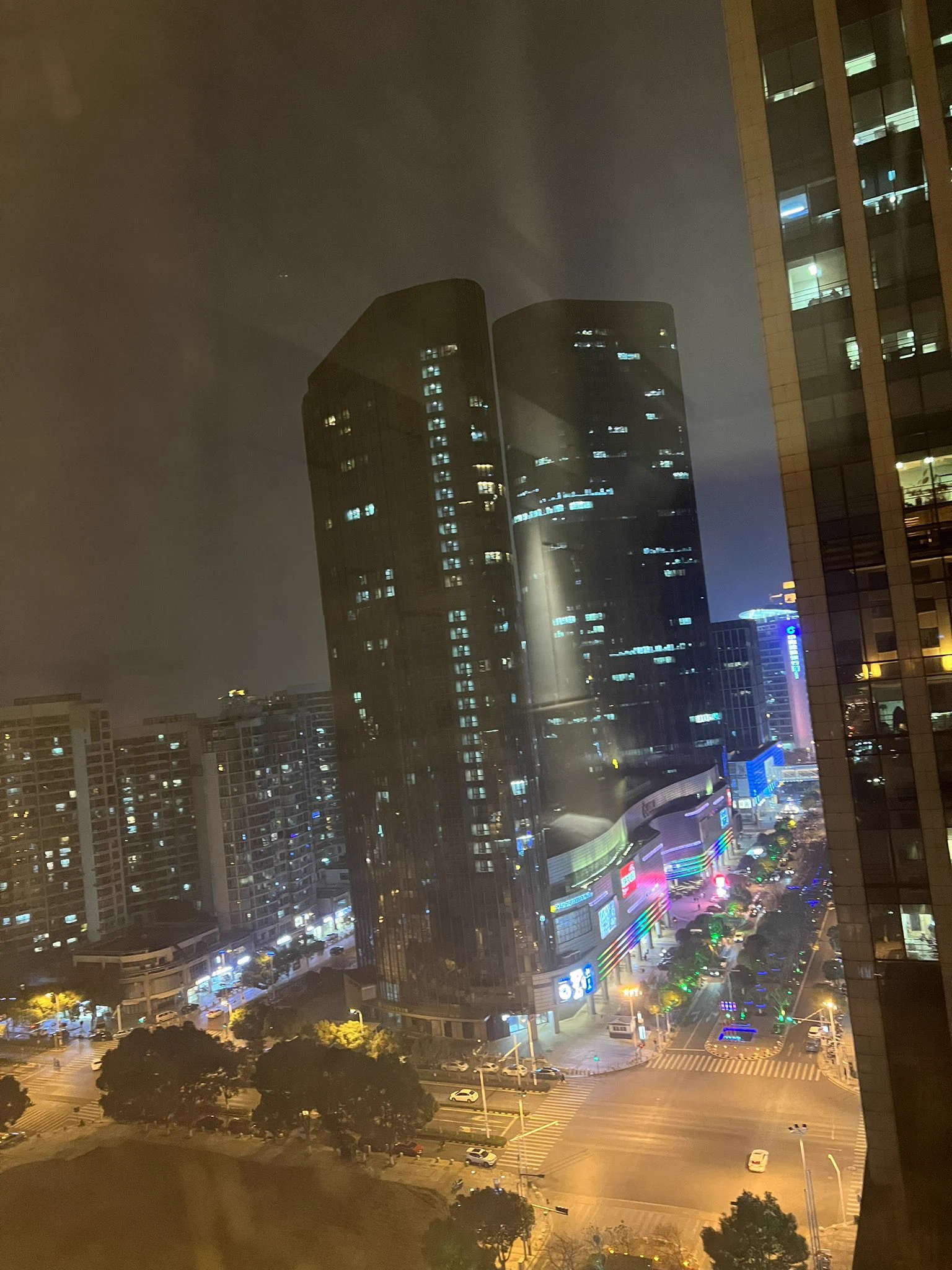 年底了，卷啊，你们都休假没 https://t.co/oeIVZlMywY