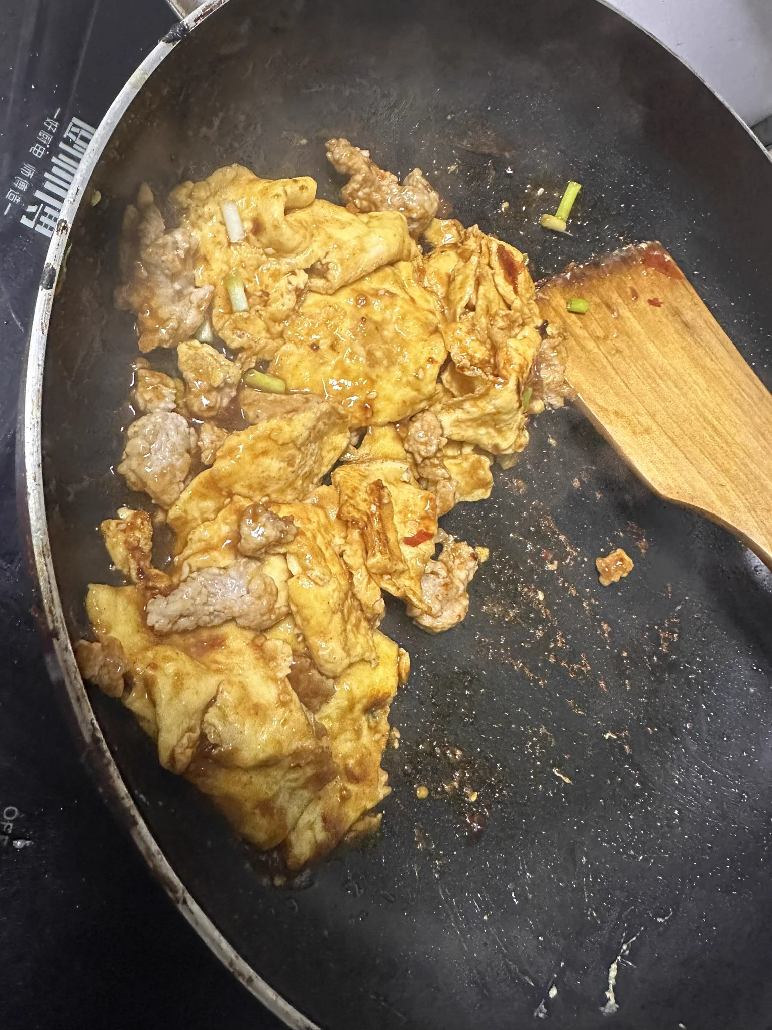 今天是葱油焖鸡（放多了酱油太咸了啊啊啊）还有肉沫炒鸡蛋，菜都还能接受，但是我快做完了发现忘记煲饭了。 https://t.co/MfT5ewHWrW
