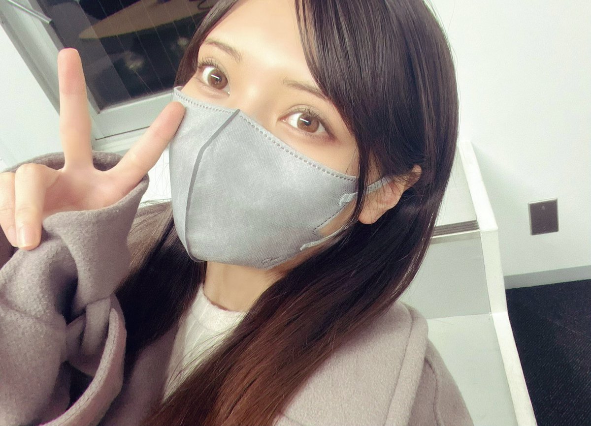 前髪セットせず打ち合わせに行ってしまいました！今日も1日お疲れ様です！ https://t.co/EPz6AO8085