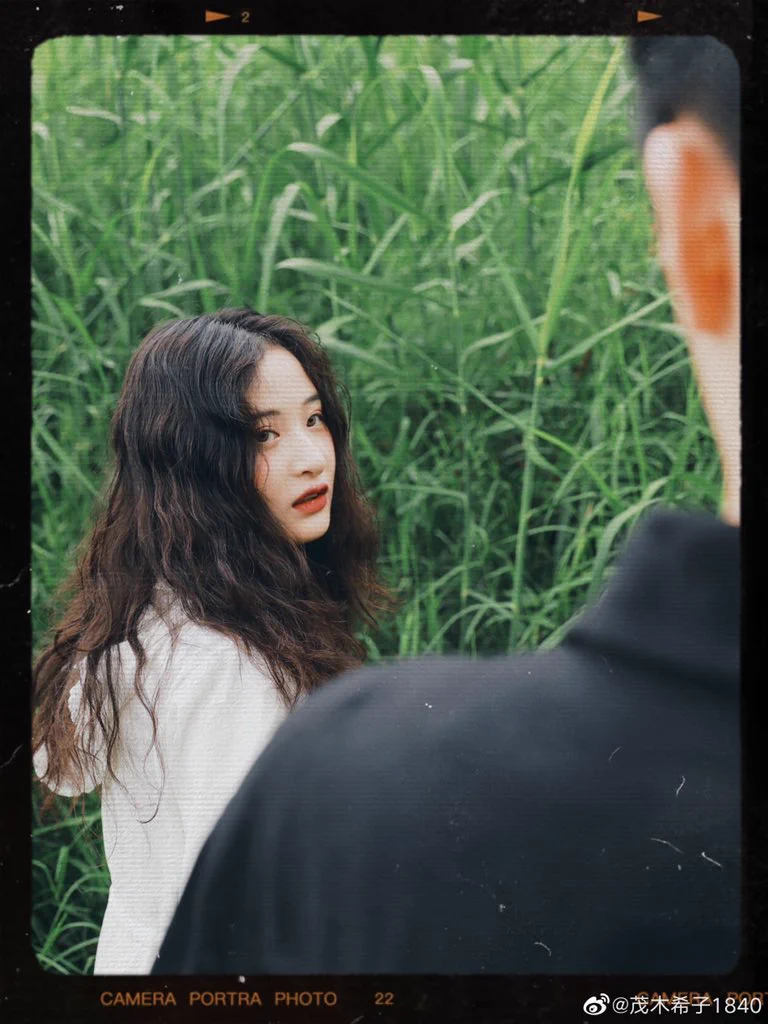 我说我要去草海里找到一枚戒指你拉住我你说“别这样，以身涉险。”我回眸展颜一笑没关系我愿意 https://t.co/nmR9ePT8i3