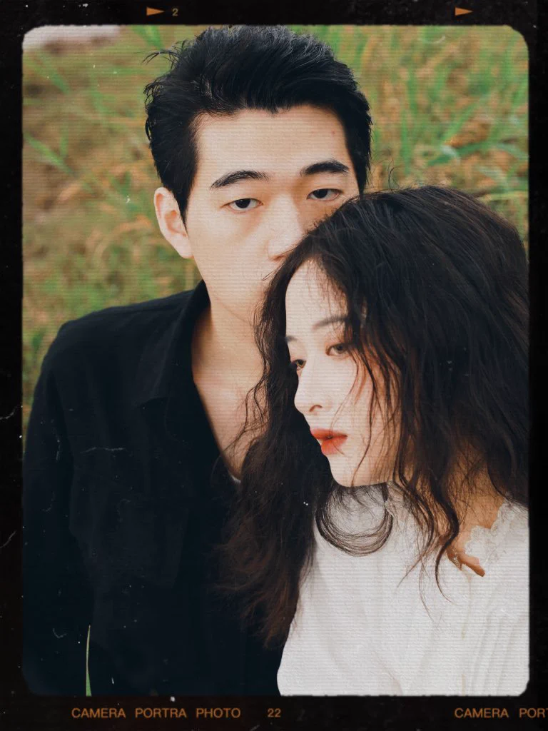 我说我要去草海里找到一枚戒指你拉住我你说“别这样，以身涉险。”我回眸展颜一笑没关系我愿意 https://t.co/nmR9ePT8i3