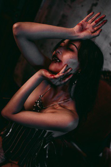 “那搀扶着同伴的手。”
“曾属残暴野兽 。”
“最后都是自作自受。” https://t.co/VCfM51LgJg