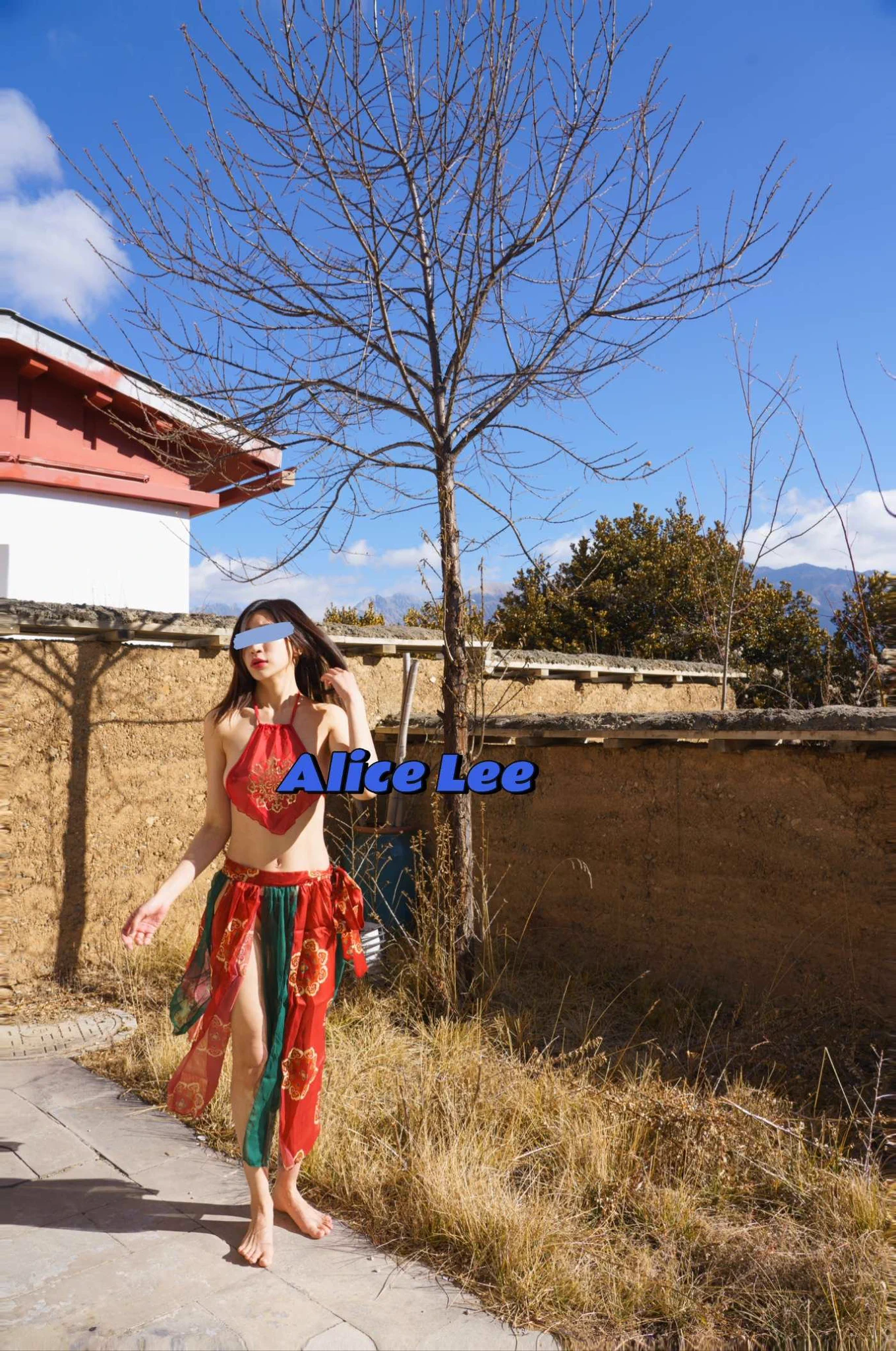 背对着雪山，在庭院里，让女友沐浴在正午的阳光下。#调教 #反差 #反差婊 #露出 https://t.co/jPJgeMtdOd