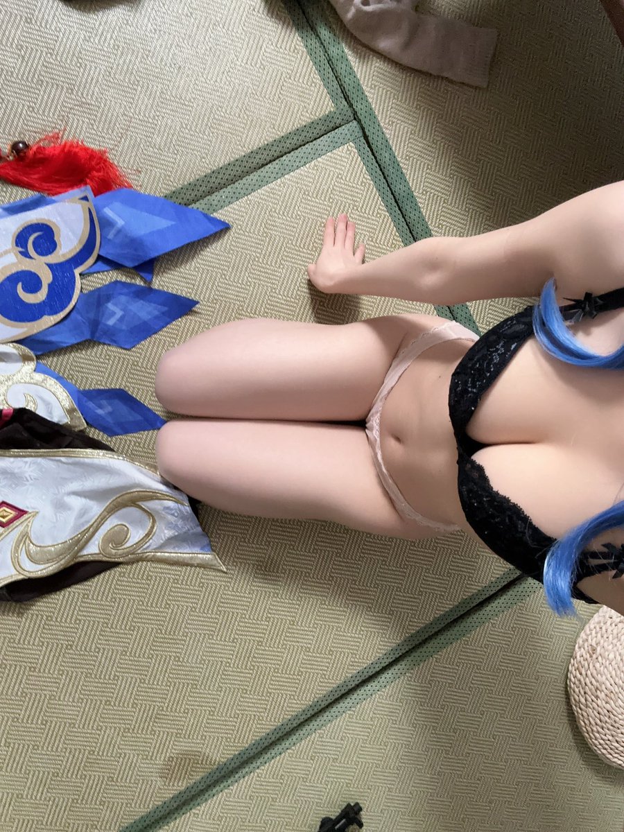 有人说这像是在悼念甘雨 #甘雨 #GenshinImpact #cosplay https://t.co/N5XnhLwQvH