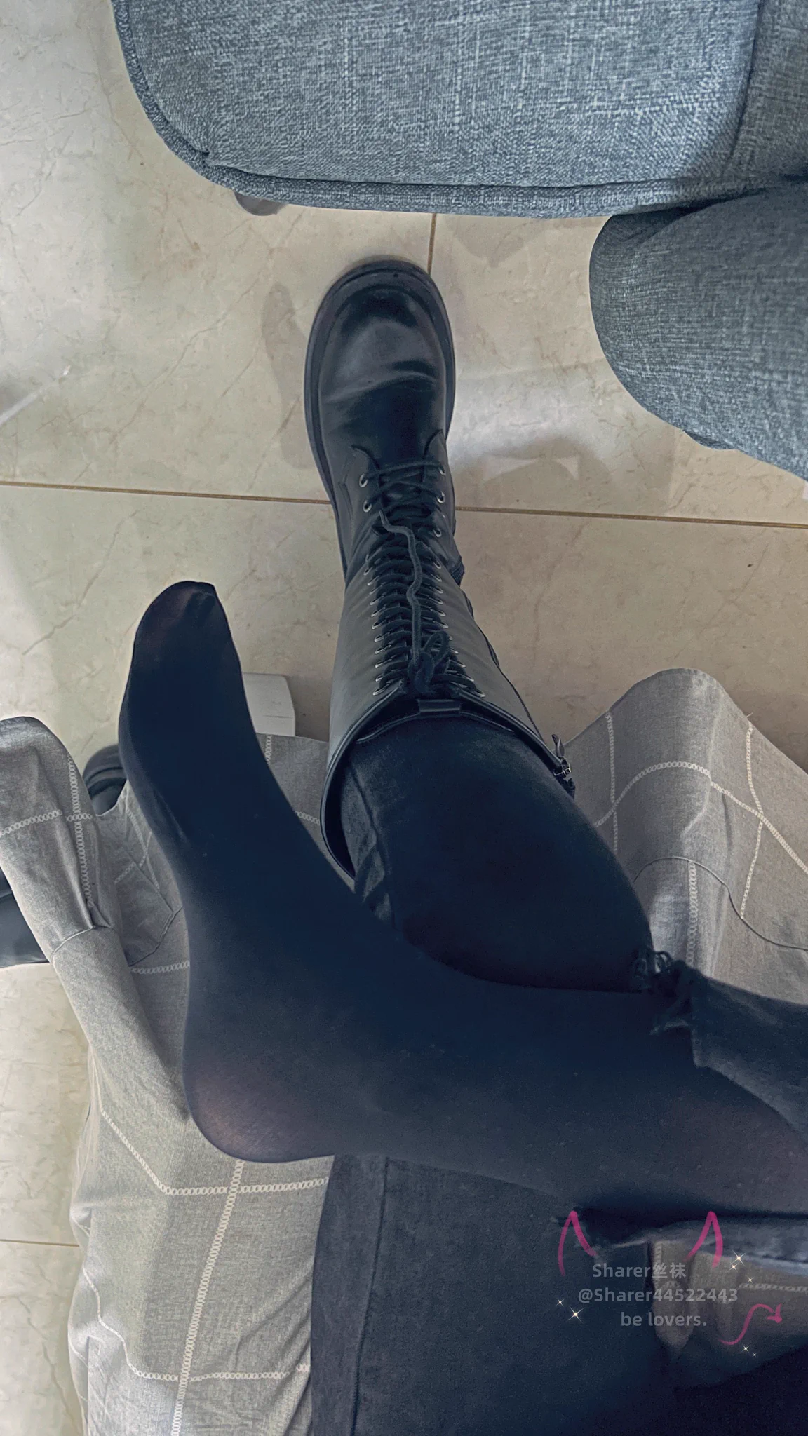 🎀升温了...👢有点捂脚了..图一的五颗小肉球想吃不?#裤里丝 #黑丝脚 #原味丝袜 https://t.co/zwrYLsQHXz