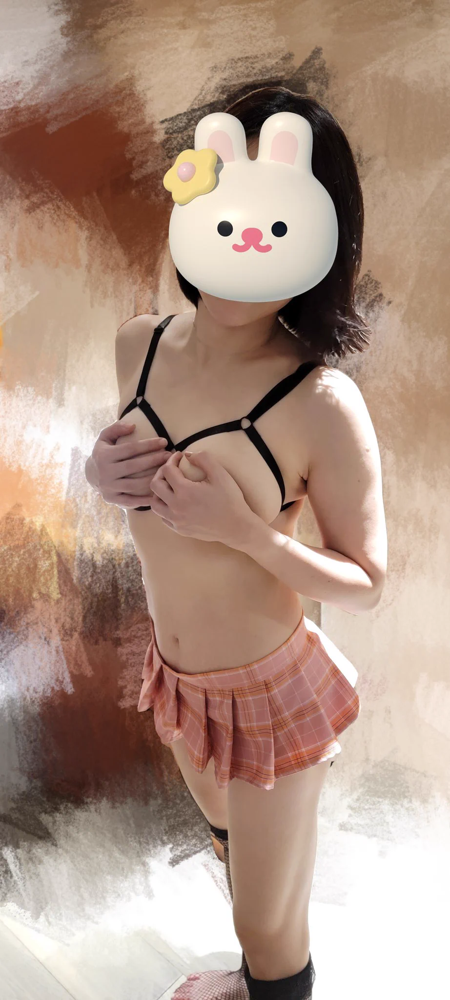 試了那麼多件還是這個組合（胸衣+短裙+襪）最剛好😅😂該突顯的都突顯到今晚就這樣穿好了😅 https://t.co/higxcYIjtb