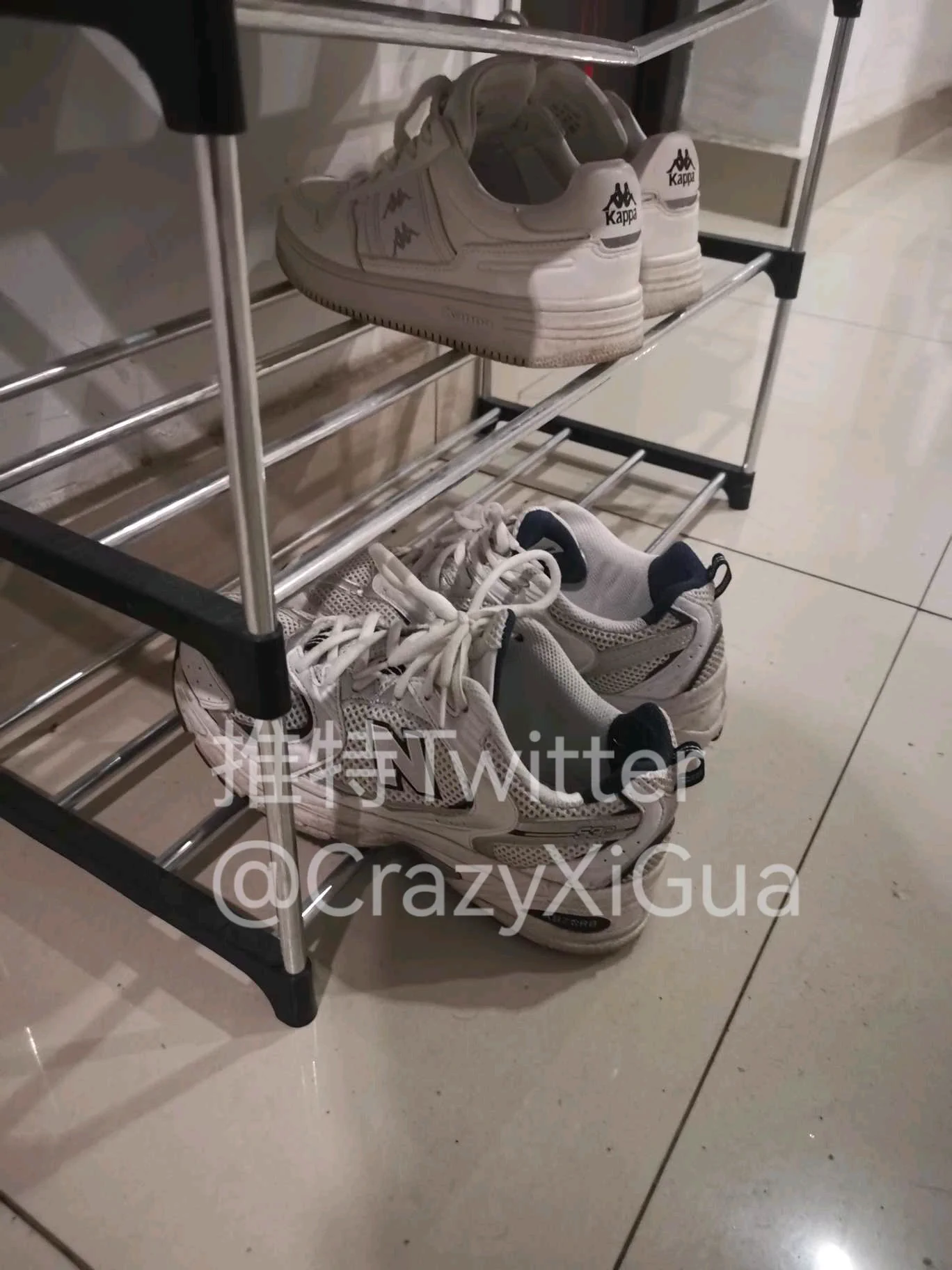 跟扫一个长得很像周冬雨的小姐姐的鞋子，这种网面的运动鞋有点存不住味，但还是不影响我闻到鞋里的阵阵清香！＃扫楼 ＃扫楼打胶 ＃射鞋 #打胶 https://t.co/kOwSe7swse