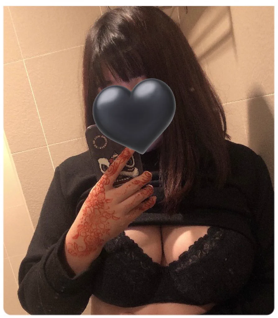 前一陣子感到非常焦慮🤭有想過推特要不要繼續經營下去、我是不是不夠好不夠完美？換個念頭想，覺得自己不完美這難道不是讓自己變得更好的動機嗎？接受自己不完美，你才會越靠近完美。#元宵節快樂 https://t.co/1YcEPQgGYc