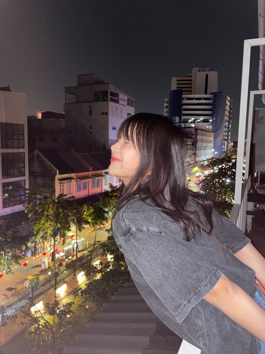 เรื่องส่วนตัวกับการทำงานก็ไม่เห็นจะเกี่ยวกันนี่นา 🥹 ถ้าทุกอย่างที่ทำแล้วมีความสุข ก็ทำไปเถอะ เราก็คนเหมือนๆกัน จะตายเหมือนไรก็ไม่รู้ ถ้ามัวแต่แคร์คนอื่นแล้วเหมือนไรจะมีความสุข https://t.co/PWraNyTVjq