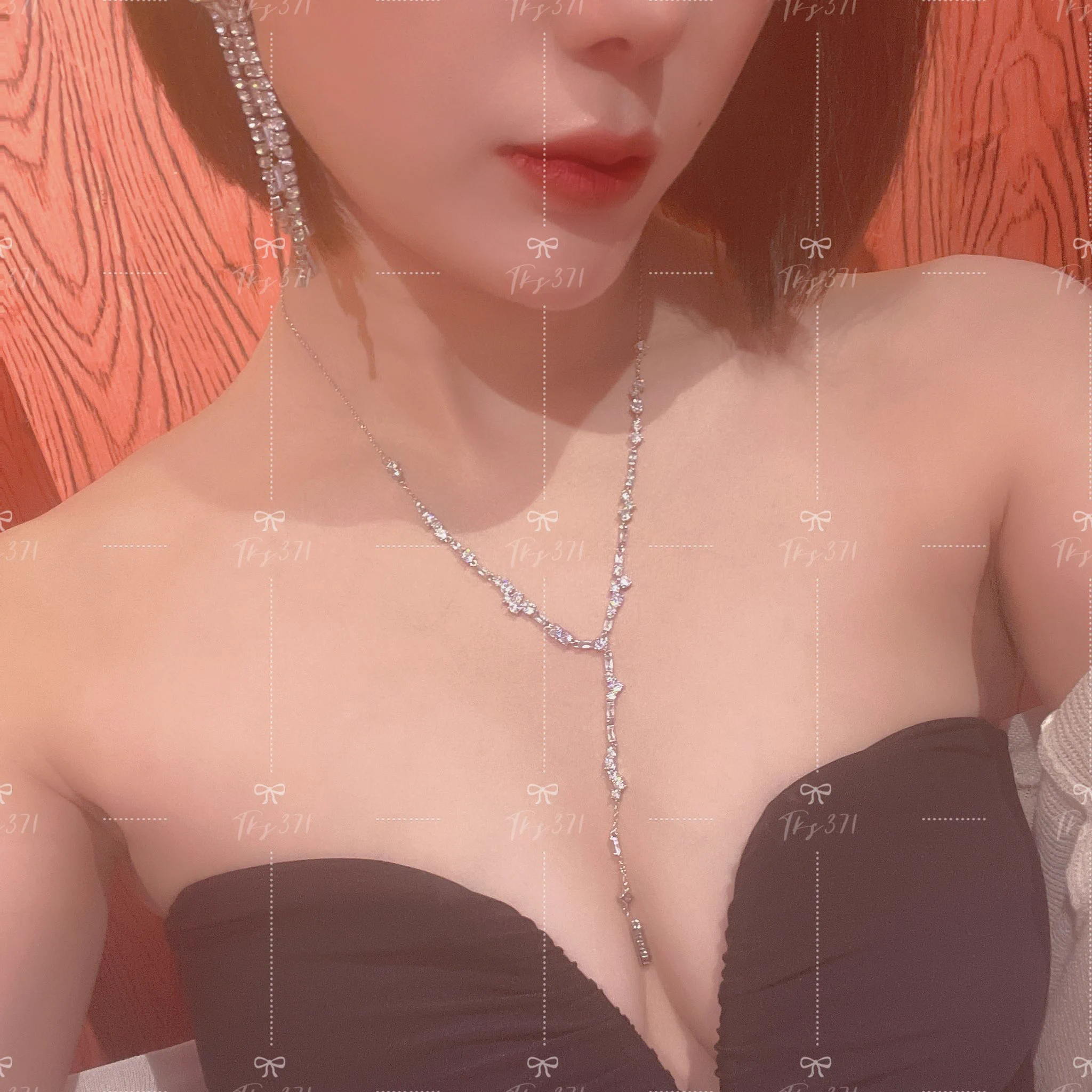 大部分人对投资的理解仅停留在狭义的概念中，既“资本的投入与回报”，这个赛道拥挤了太多人，以至于4%的年化就让大家趋之若鹜；但广义上，政商人脉、社会声誉等看不见摸不着的方向，反而回报率超乎想象，大概这就是律师收入高的原因之一吧。小女子一言，且看且过，不必深究。 https://t.co/kp4kMYw7zi