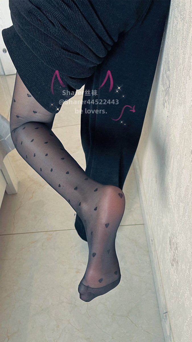 🎀再来个一分钟出片，勾脚，低头，对准脚….咔嚓！😊 多说一句， 我的推文风格偏日常，没有华丽的服装，没有高端大气的环境，就是日常…喜欢的跟紧了。
#裤里丝 #黑丝脚 #原味 https://t.co/ijHqLbq58c