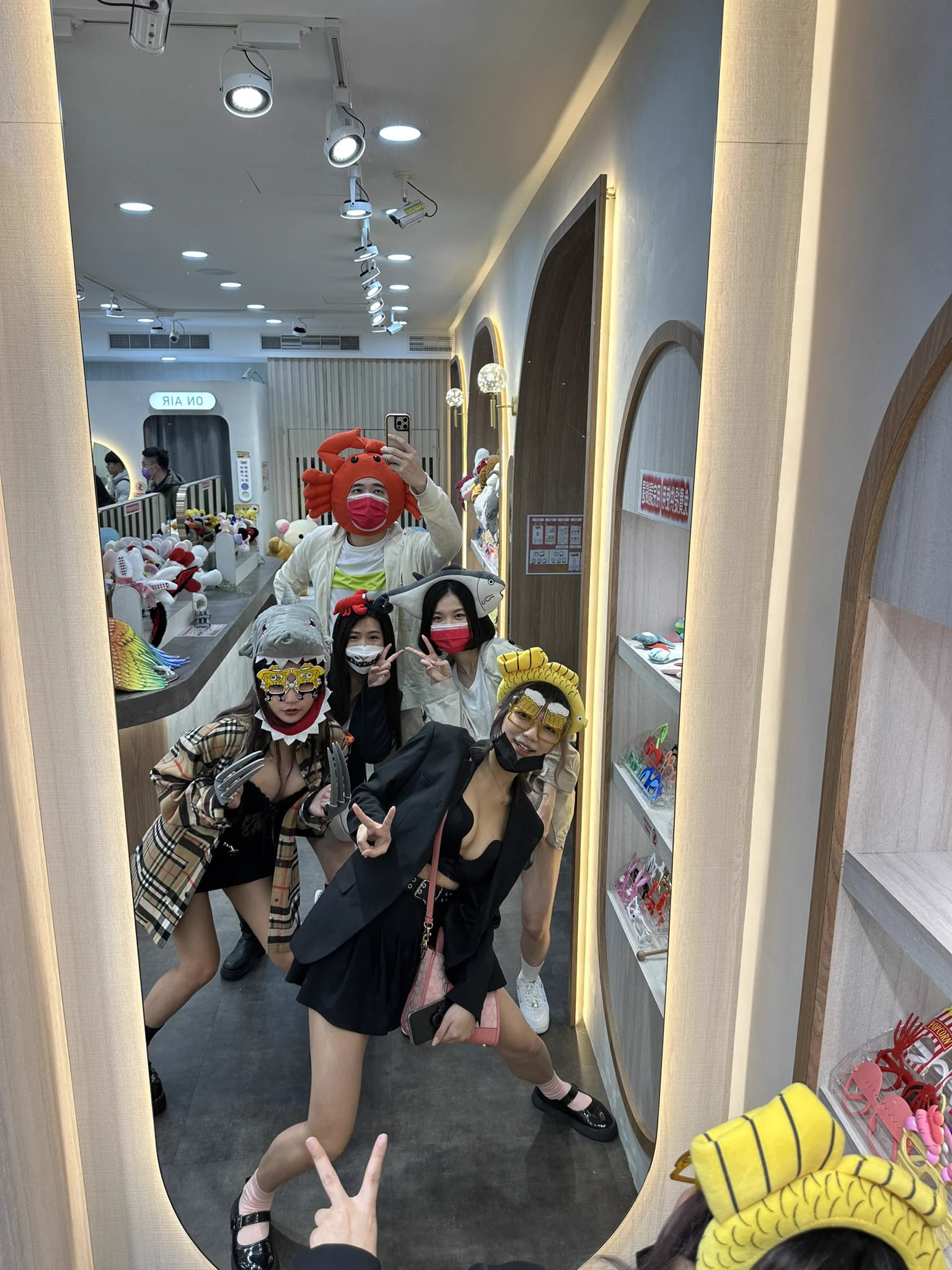 西門町多女有人要巧遇嗎@chiu_mini @salvatore90822 @kuku5412 @luluappleme #姐妹聚會#四海一家親#歡迎支持訂閱onlyfans#多女 https://t.co/gwIa92Kf94