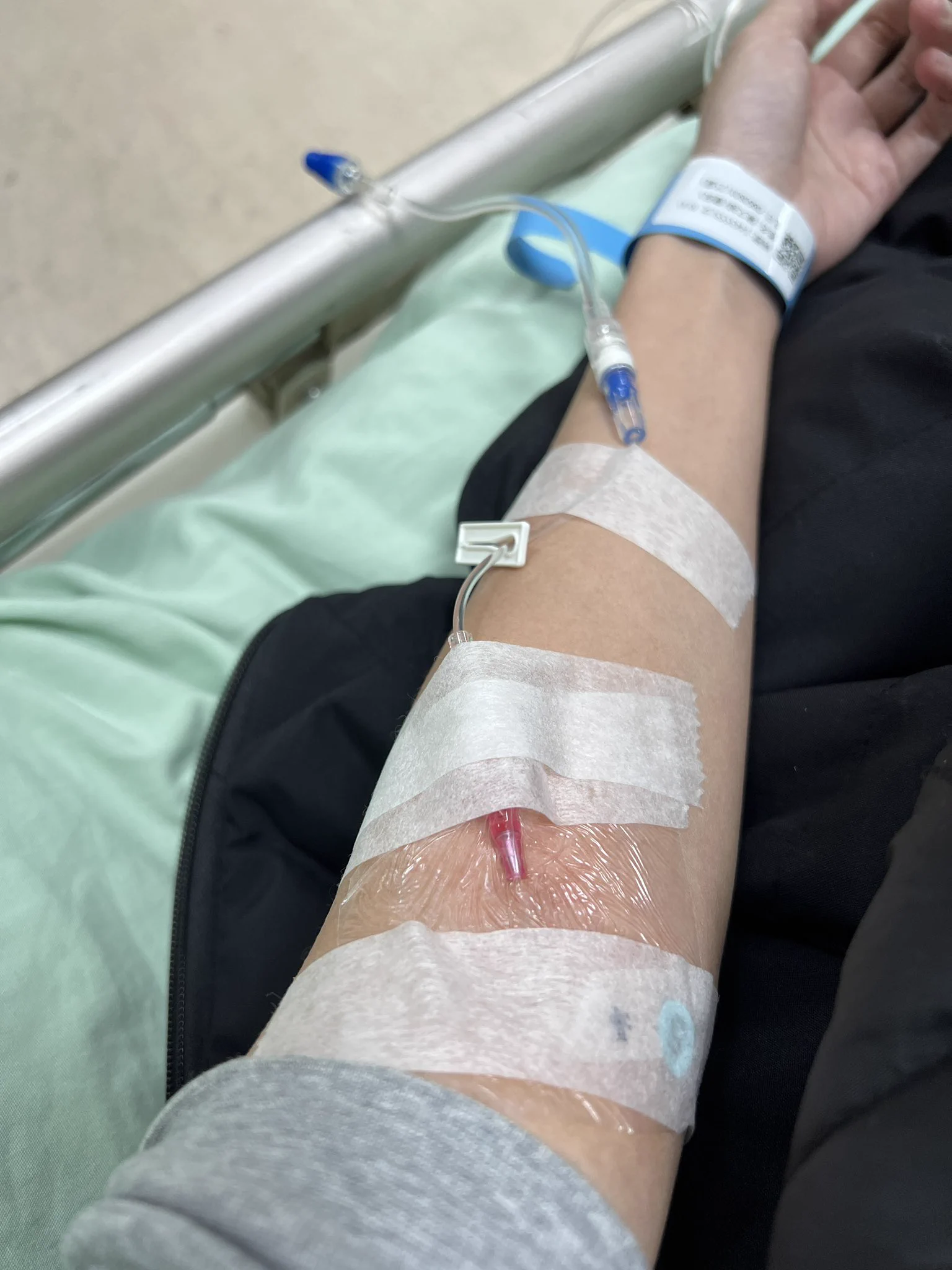 Sorry! 想不到真的那麼嚴重🥹到醫院才知道有發燒 38度在家肚子痛到 整個人發冷 完全沒發現頭是燙的🫠 https://t.co/CBX6v1bgOs