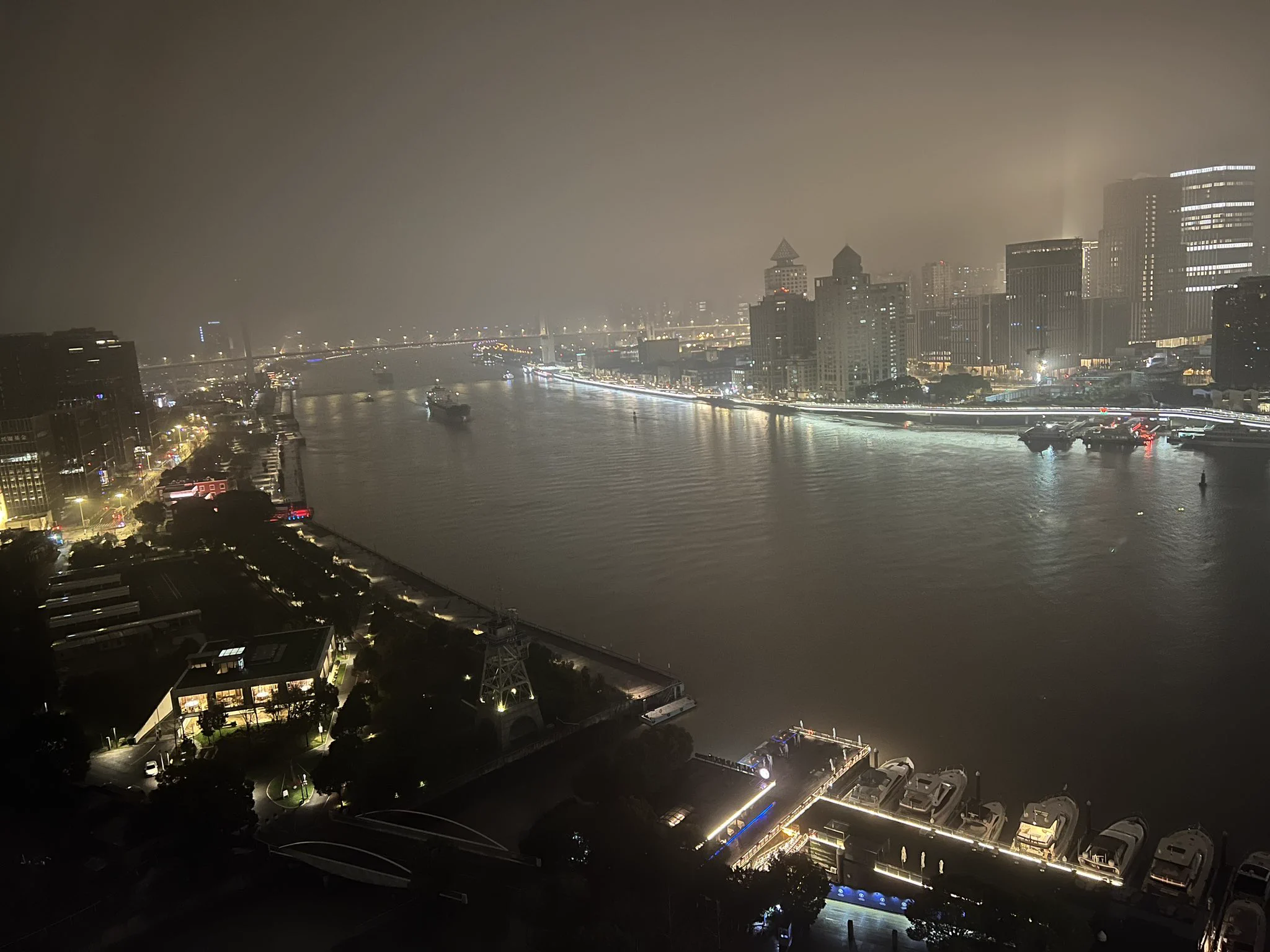 4号小哥前天投稿，被骗了，让分享出来给大家吸取一下教训。某天他饥渴难耐，点了某主播的tg链接，然后下载了不知名的软件，然后给了通讯录和照片的权限。他说没有裸聊，我内心是相信的😏，然后就被勒索了。4号小哥忠告，不要随便下载软件，不要随便给权限，保护隐私，人人有责，珍惜钱包，拒绝骗子。 https://t.co/U0zSooCaty