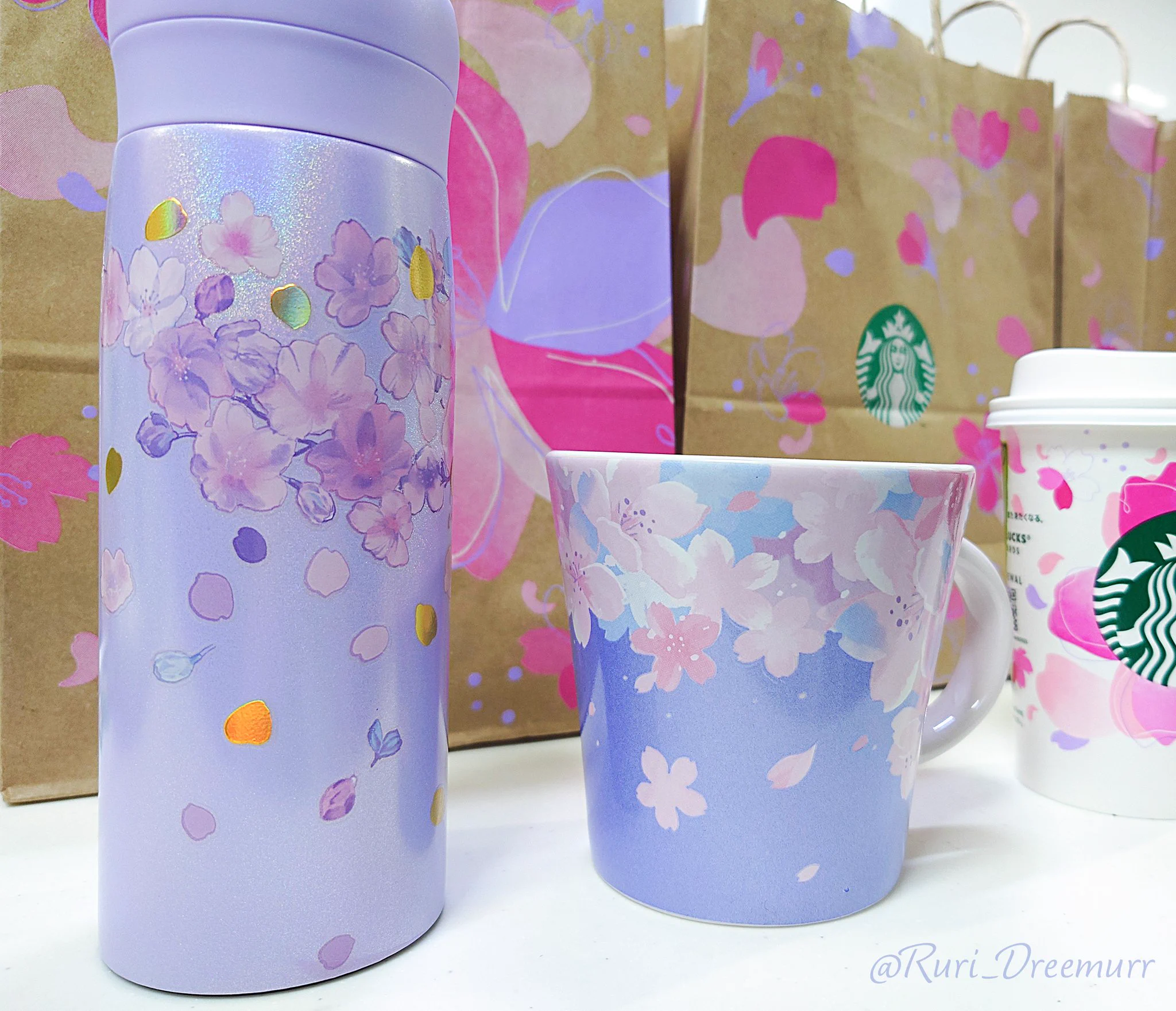 スタバの桜グッズ🌸ボトルとマグ買えた💜青紫ピンクの組み合わせ可愛すぎ！！ https://t.co/fYaFZJL1fB