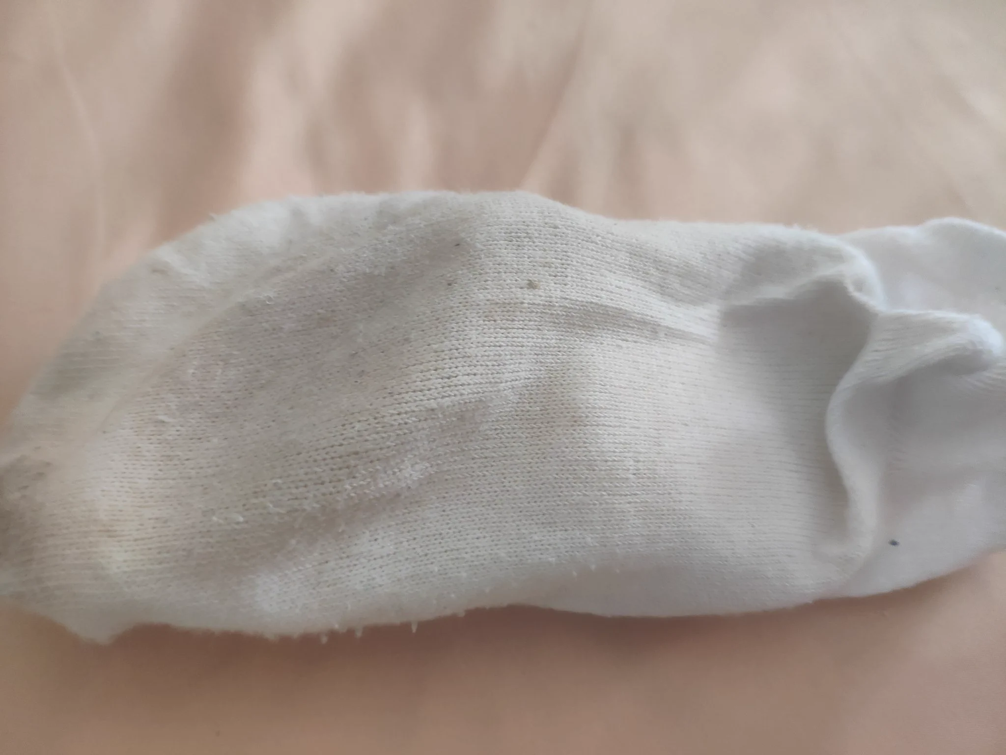 发个原味新品，土司面包放袜子里，然后运动塞碎，重口棉袜的味道也渗透进面包里，欢迎大家建议新品，出圣水口水黄金口嚼重口丝袜，你也可以寄来我穿 https://t.co/bbqpdDqRkH