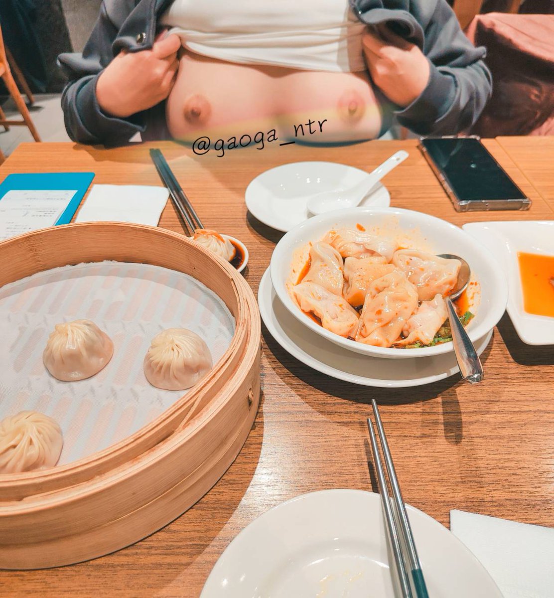 叫我們自己互拍
老公卻在旁邊只顧著吃🤷🤷

#妹子露出上癮了😳 https://t.co/RNYVDxu3ay