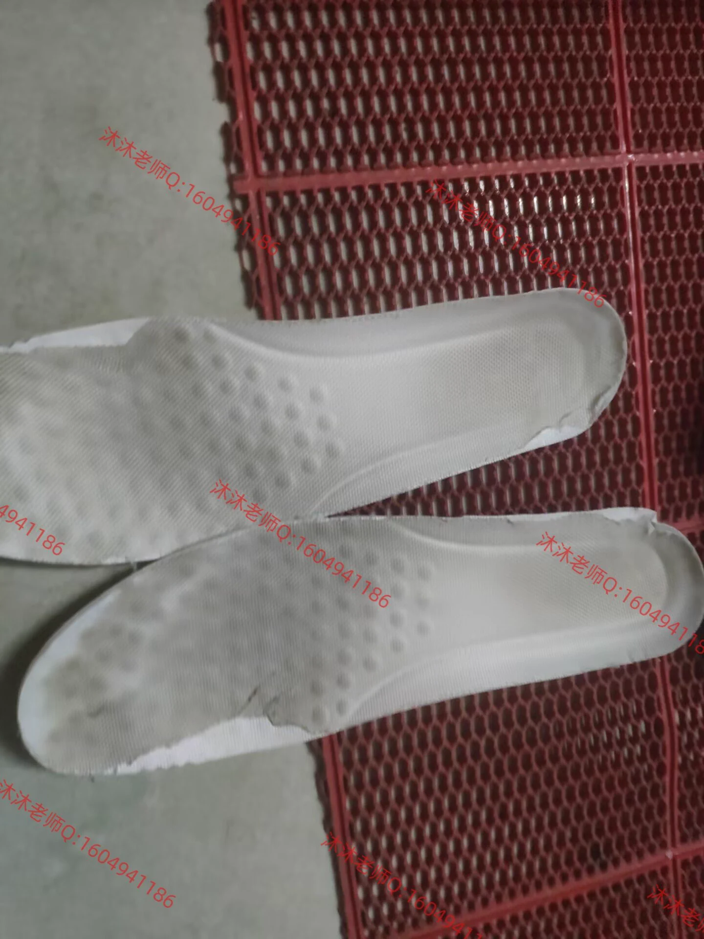 沐沐老师的定制原味鞋垫，臭袜子印上去的，继续运动运动，出黄金圣水口水口嚼零食 https://t.co/Vx4lUyxaqH