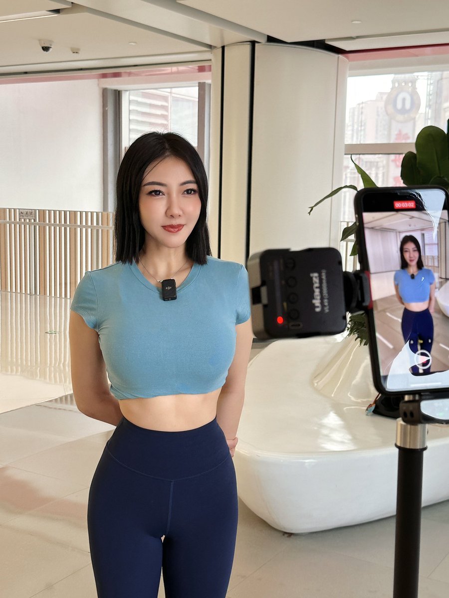 今天是果老师😁街头采访啦啦啦！@guoer0212 https://t.co/mm1NZNhQ68