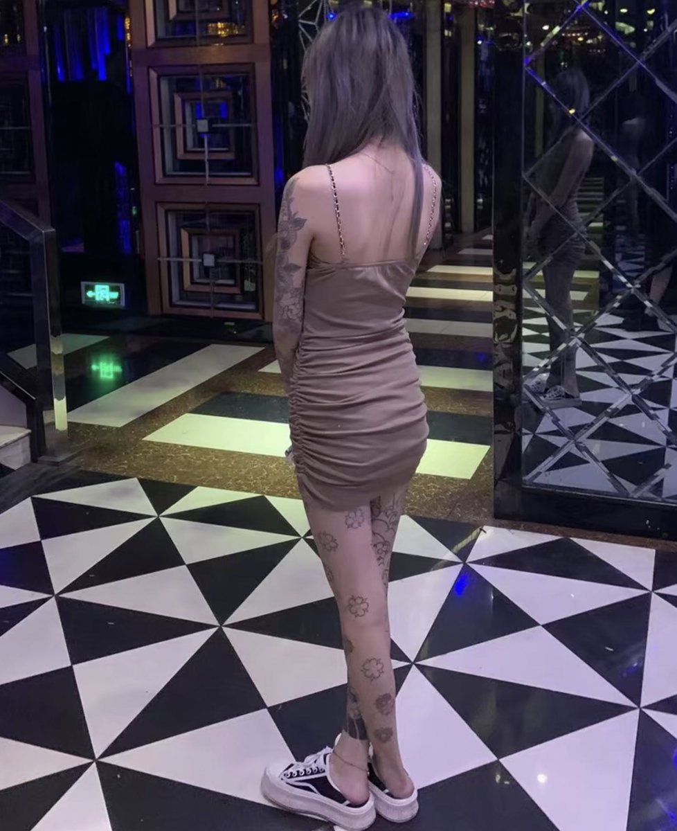 精神亲妈又要去上班了，看见她发的这张照片只敢盯着脚后跟发红包上贡，希望别人去ktv玩的往胸里塞钱乱摸的时候对精神亲妈轻点啊。

#精神小妹 #早泄 #atm奴 #女性崇拜 #无脑上供 #自毁 #绿帽 #脚奴 #足控 #素人开发 #原味 #冤种 #贱狗 #辱骂 #盯射 #舔狗 #反差 #榨精 #洗脑 #奴下奴 #白给 #太妹 https://t.co/f9PkB2I0Ad