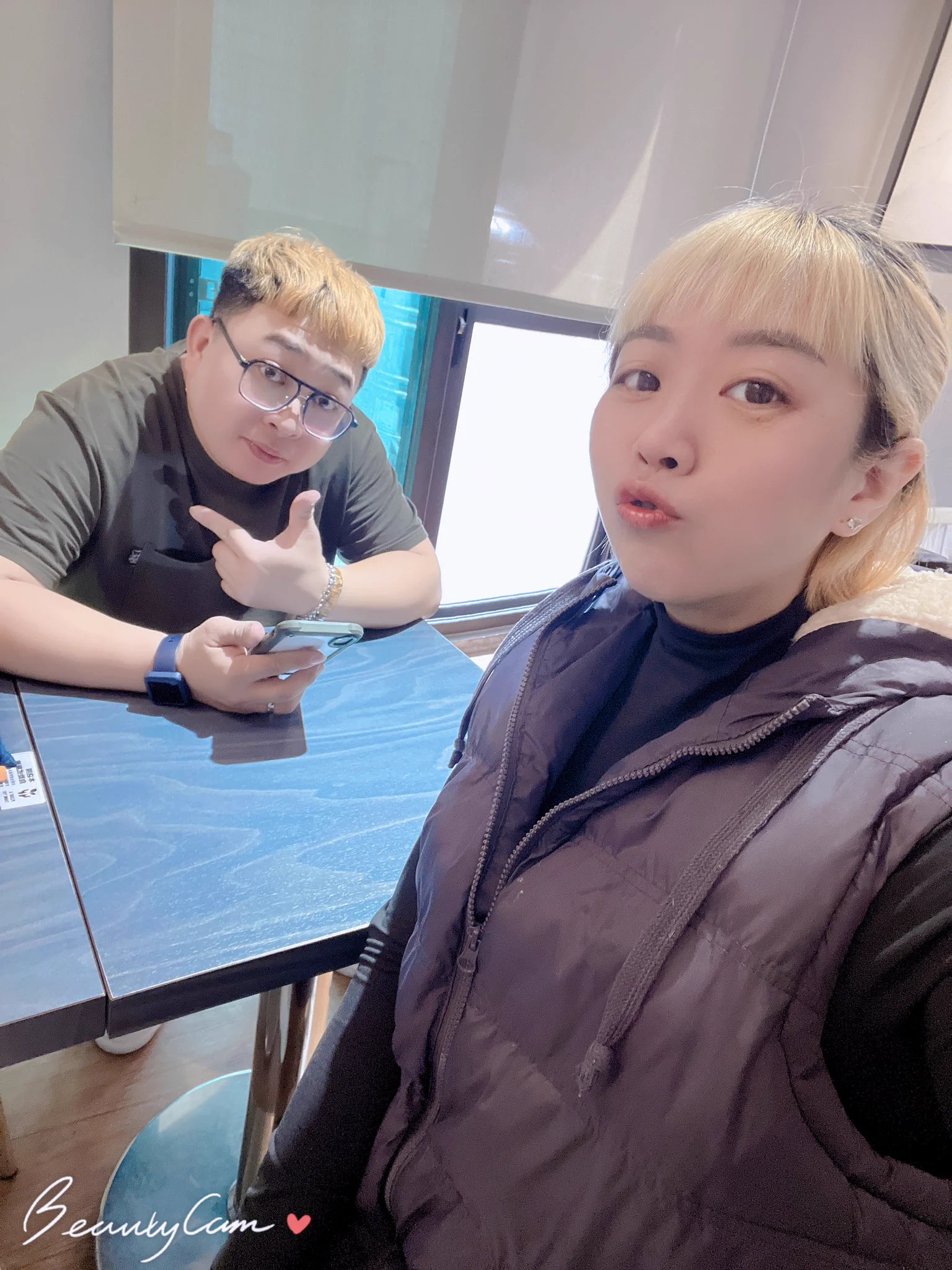 連假結束終於可以休假穿上新鞋鞋開心😃 https://t.co/84ZSe4GFab
