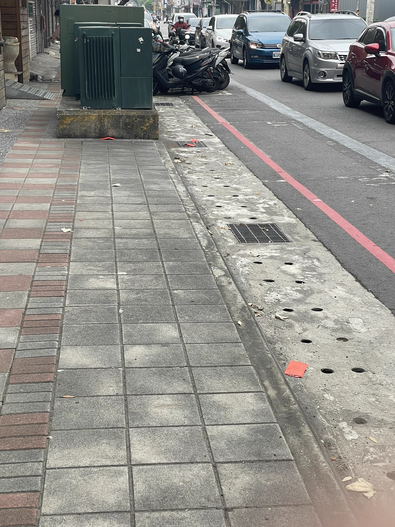 桃園這邊很可怕耶⋯⋯一大早就發現五個紅包袋！想嚇死人唷？🙀 https://t.co/n0q9VDFcS5