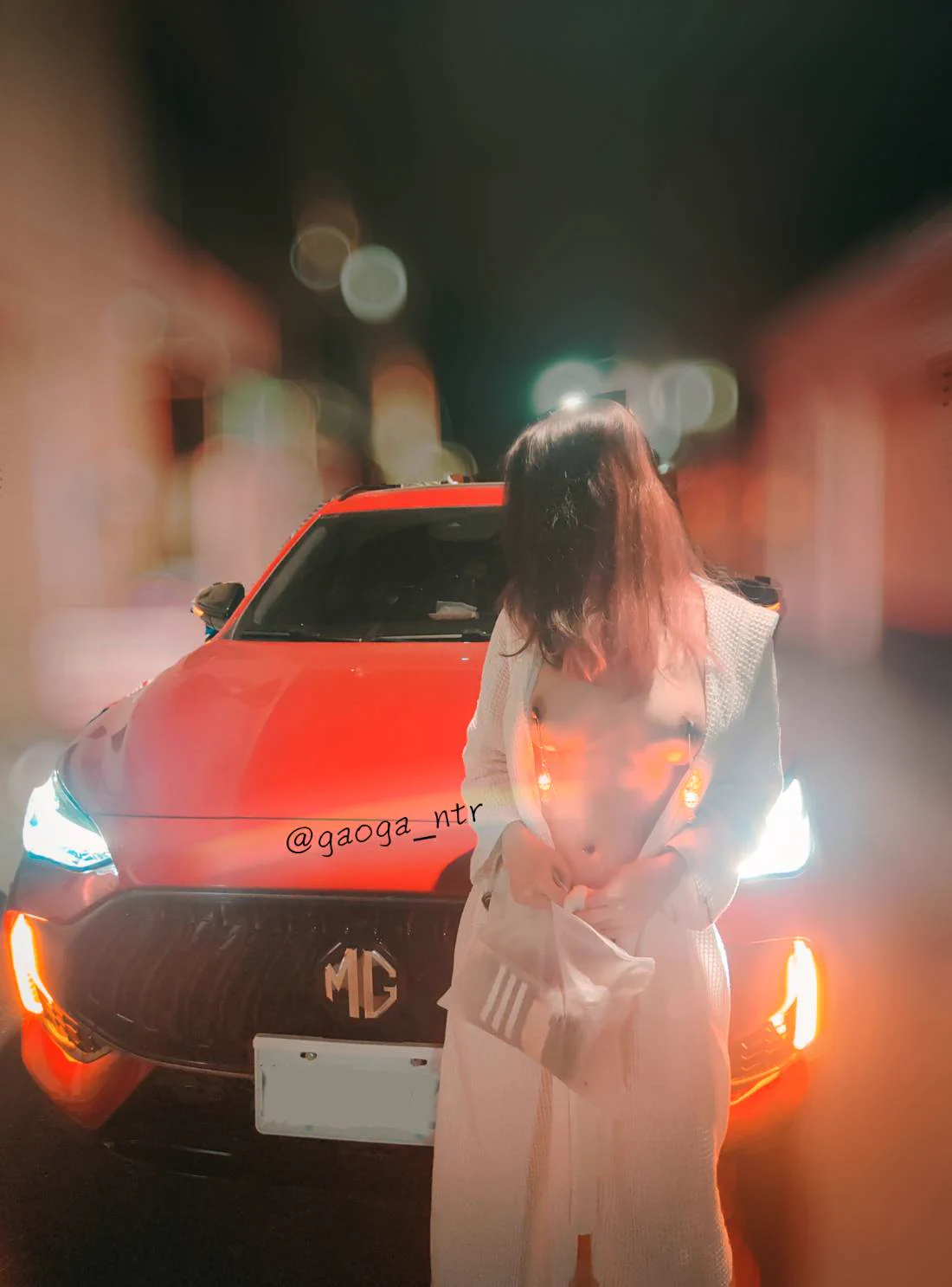 你喜歡哪個車頭燈？我覺得都美❤️#香車配美人(⁠｡⁠•̀⁠ᴗ⁠-⁠)⁠✧#會發光的乳夾超酷的 https://t.co/lnbgRzCp2y