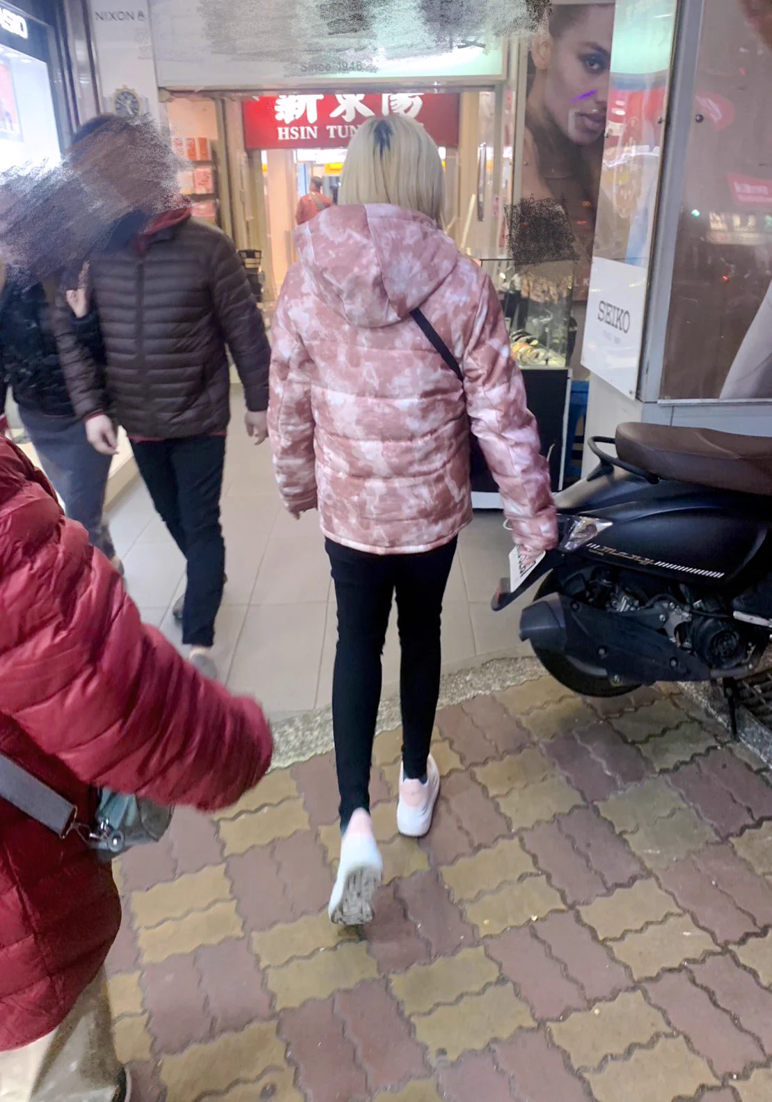 我老公突然很想拍我的背影說今天很美，謝謝他的欣賞嘿… https://t.co/yyz3qbHBgY