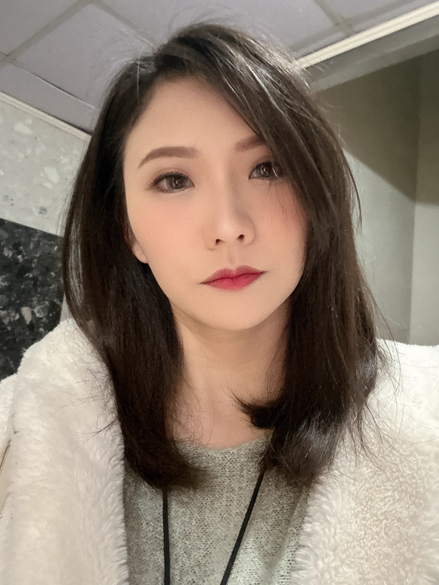 覺得今天的妝我畫的很美。噢耶～ https://t.co/Fkduyouig7